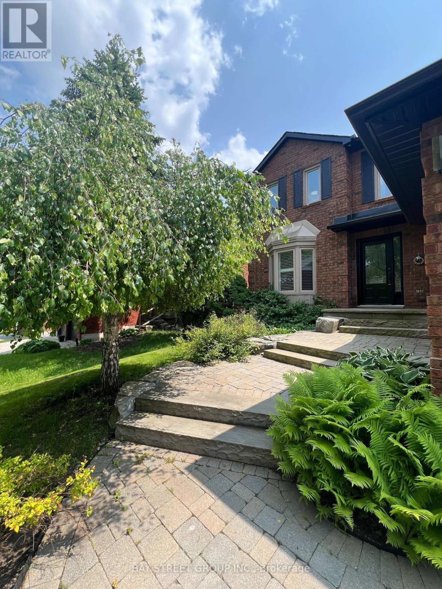 9 CHADBURN CRESCENT, Aurora, Ontario