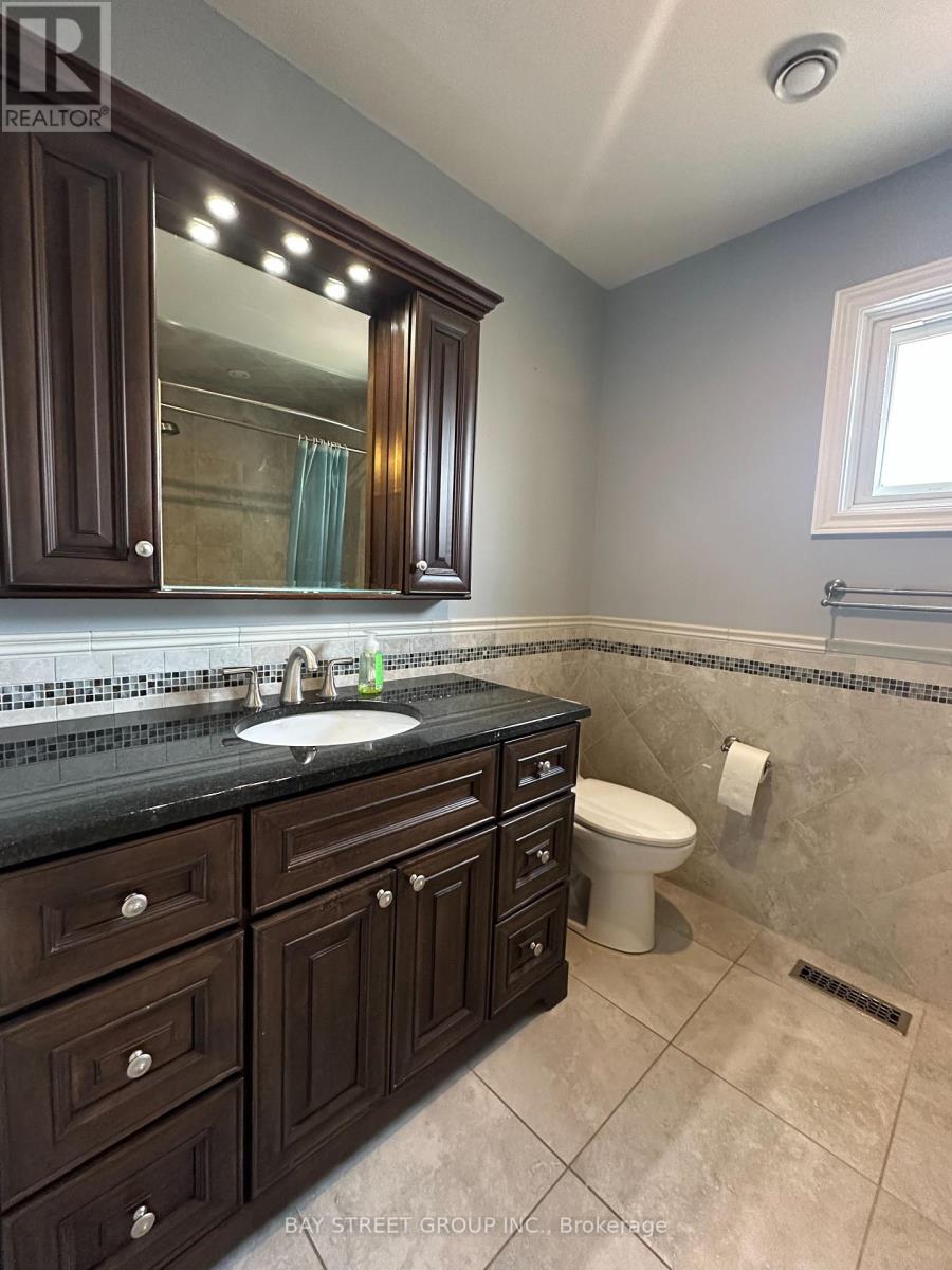9 Chadburn Crescent, Aurora, Ontario  L4G 4T4 - Photo 20 - N12150924