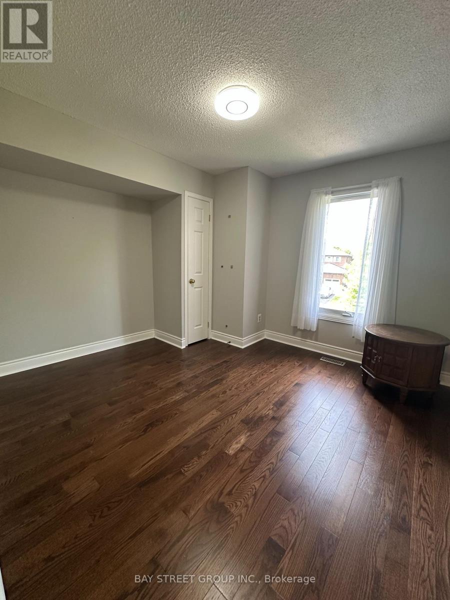 9 Chadburn Crescent, Aurora, Ontario  L4G 4T4 - Photo 18 - N12150924