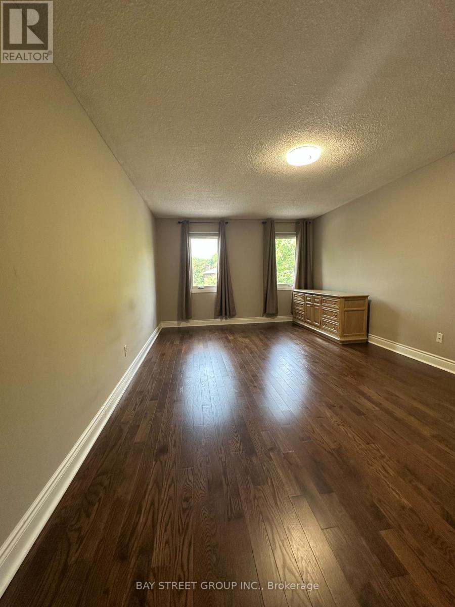 9 Chadburn Crescent, Aurora, Ontario  L4G 4T4 - Photo 12 - N12150924