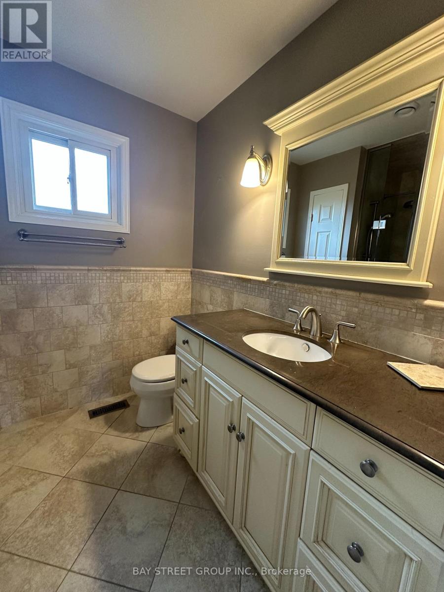 9 Chadburn Crescent, Aurora, Ontario  L4G 4T4 - Photo 14 - N12150924