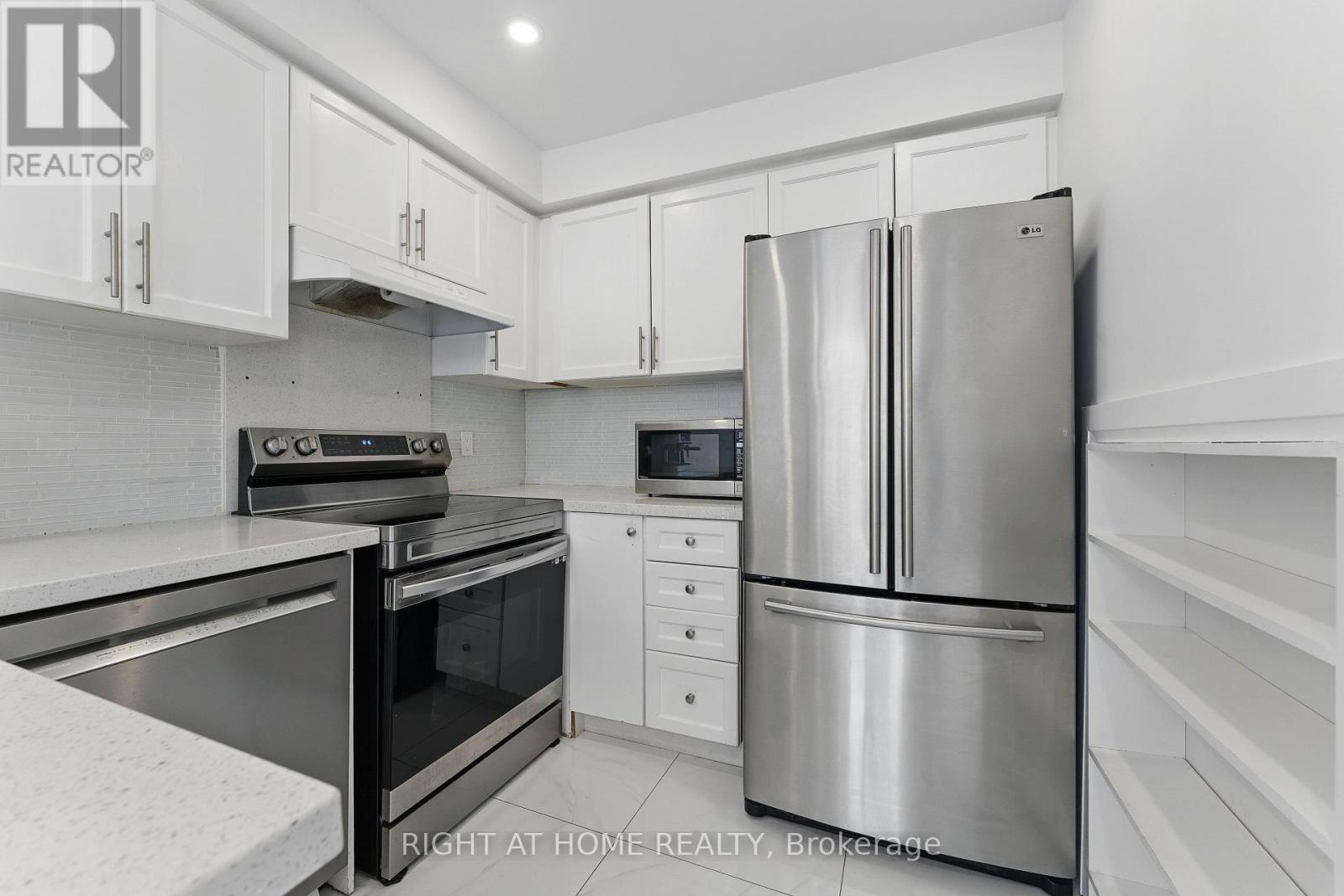 149 Coleridge Drive, Newmarket, Ontario  L3X 2T4 - Photo 18 - N12183402