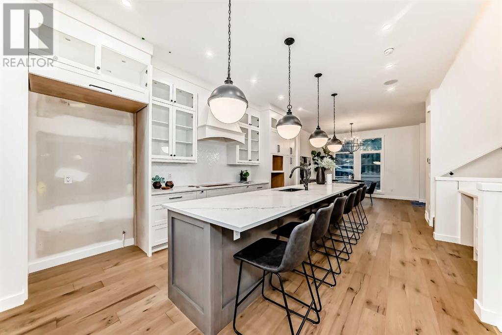 5017 22 Avenue Nw, Calgary, Alberta  T3B 0Y8 - Photo 4 - A2213774