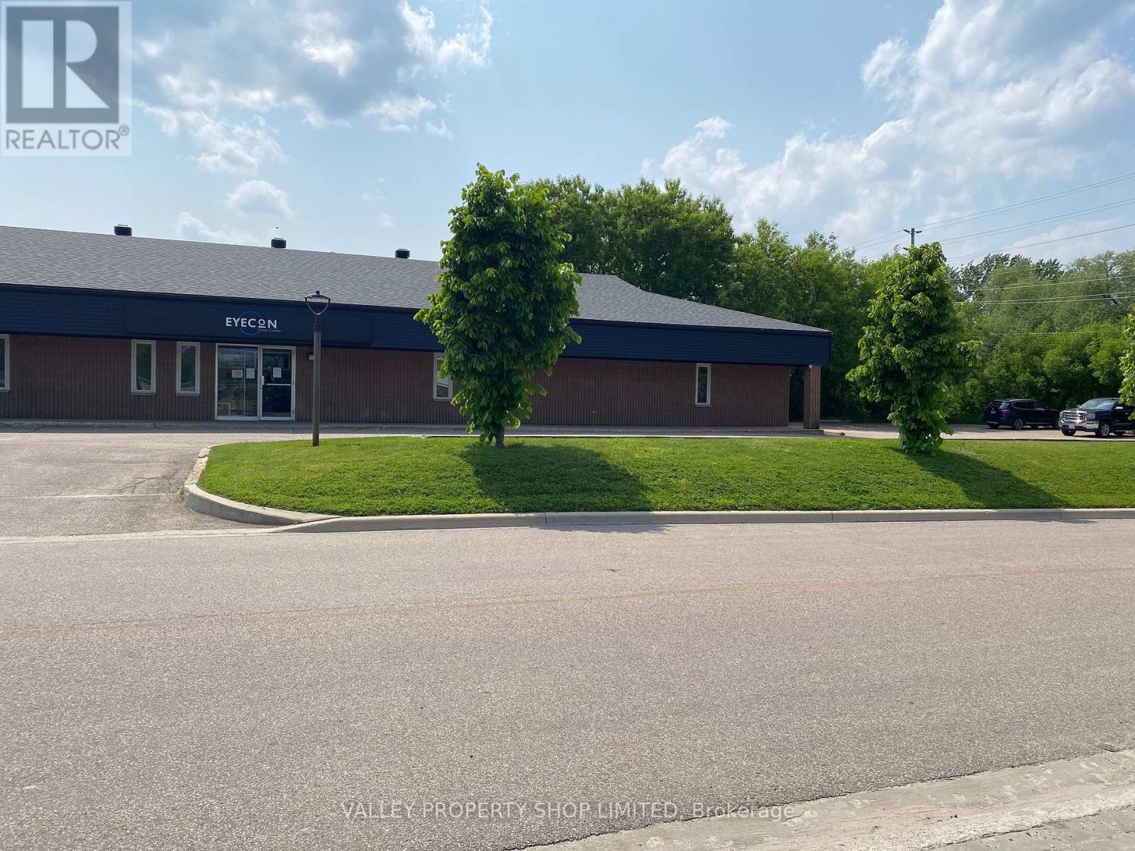 100 Victoria Street, Pembroke, Ontario  K8A 8E1 - Photo 1 - X12004212
