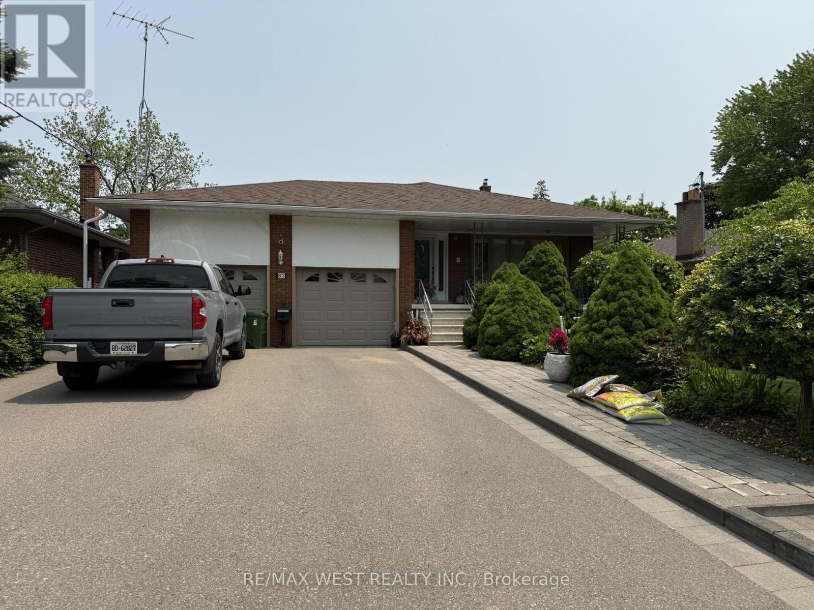 83 Shaver Avenue N, Toronto (Islington-City Centre West), Ontario  M9B 4N6 - Photo 1 - W12196125