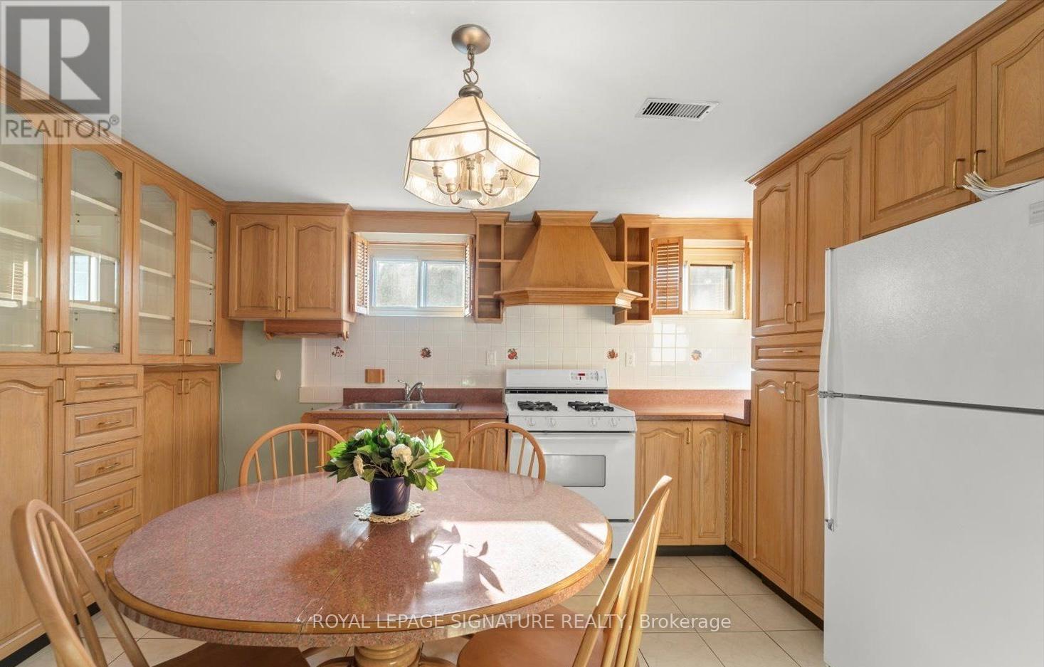 Lower - 64 Watney Crescent, Toronto, Ontario  M3L 2C9 - Photo 5 - W12196236