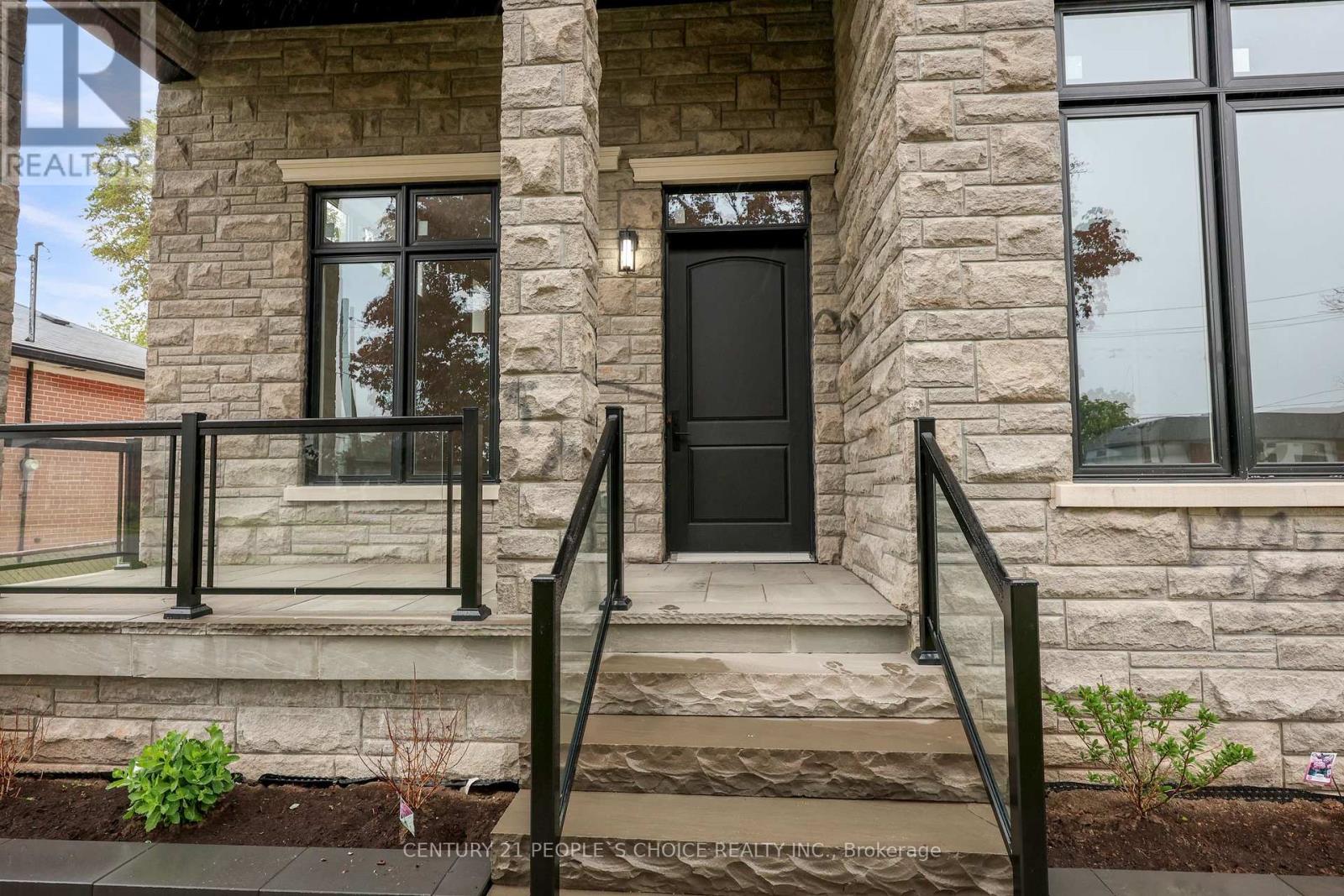 2091 Bridge Road, Oakville, Ontario  L6L 2E8 - Photo 2 - W12196242