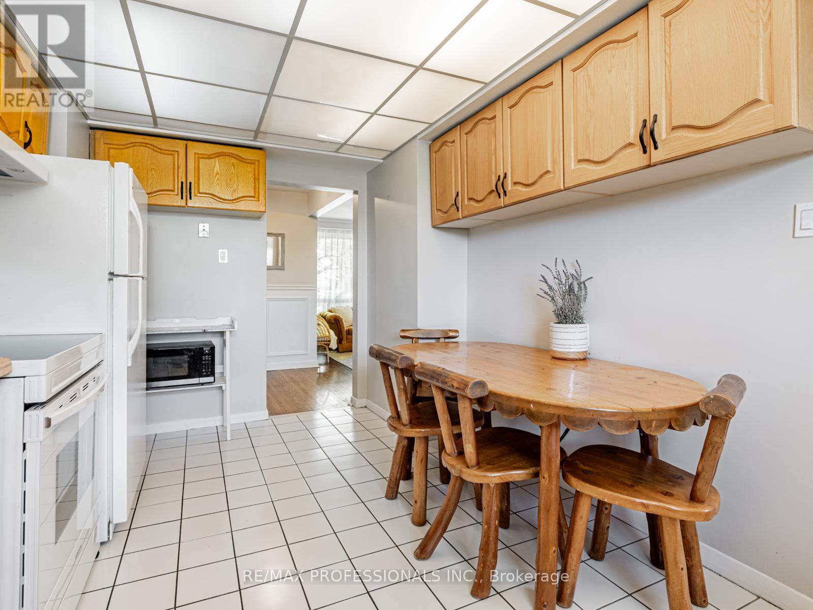 281 Jeffcoat Drive, Toronto, Ontario  M9W 3E4 - Photo 10 - W12196254