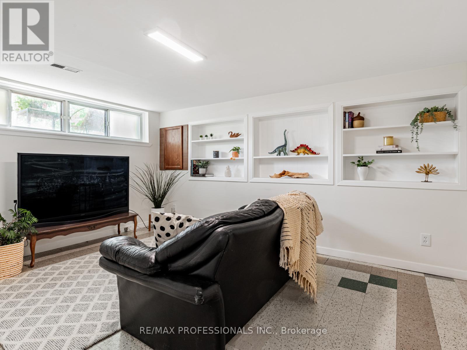 281 Jeffcoat Drive, Toronto, Ontario  M9W 3E4 - Photo 17 - W12196254