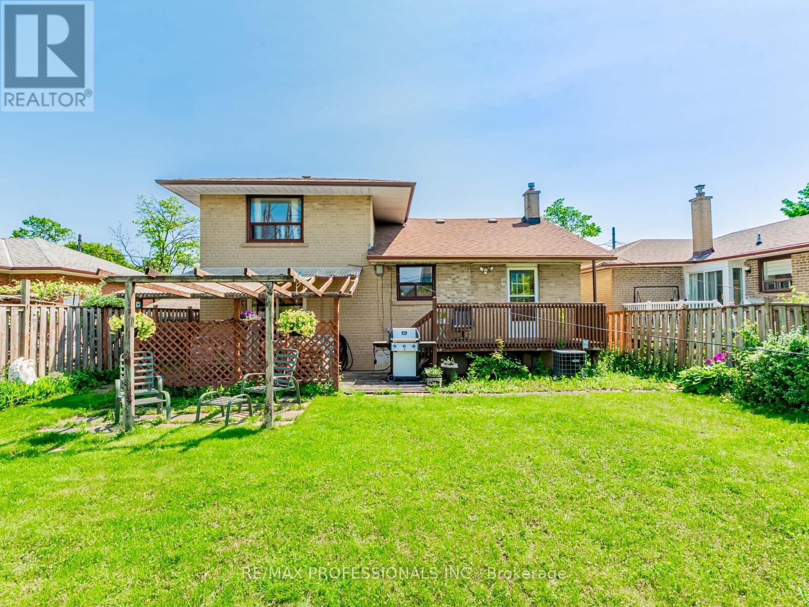 281 Jeffcoat Drive, Toronto, Ontario  M9W 3E4 - Photo 20 - W12196254