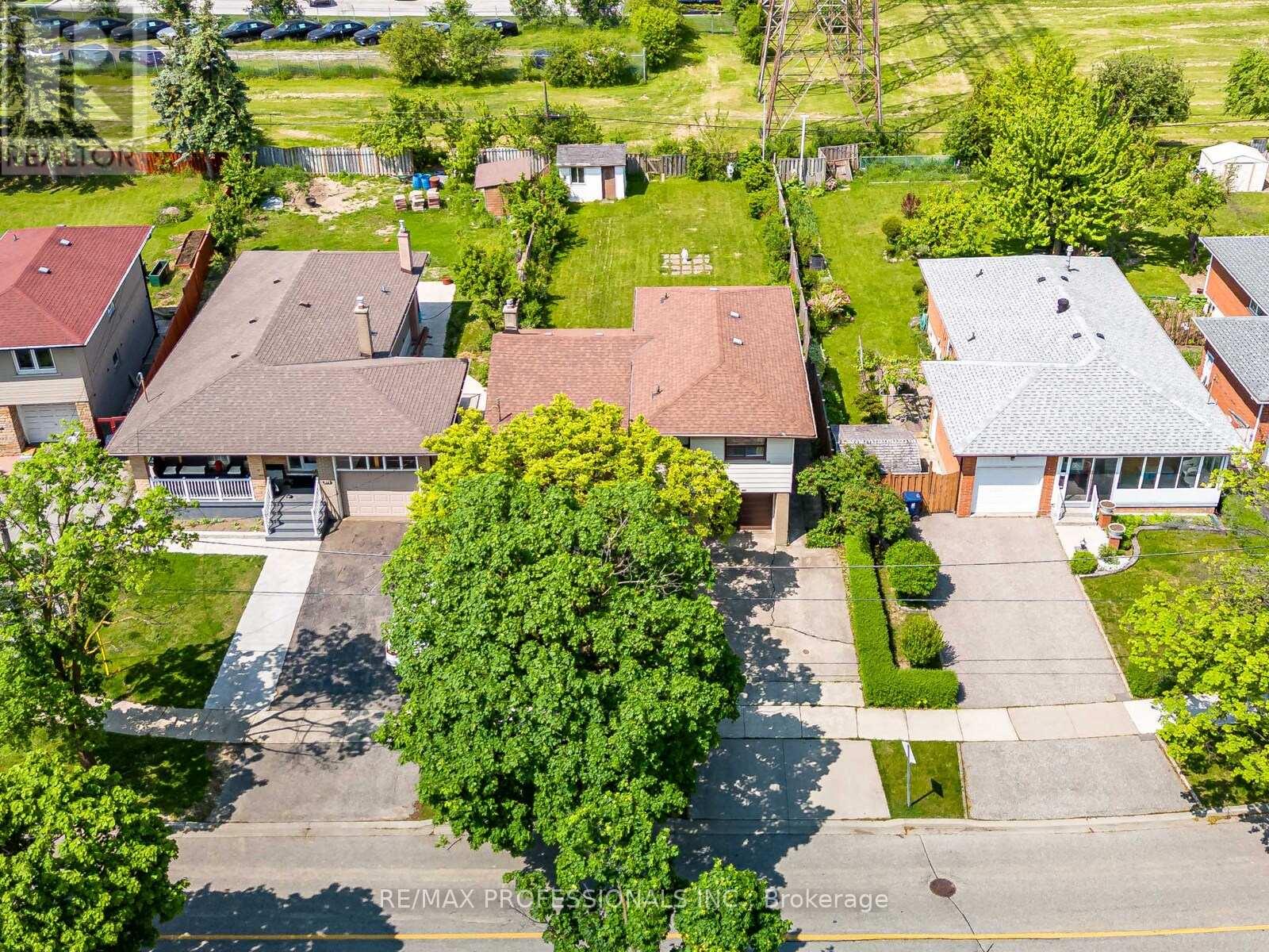 281 Jeffcoat Drive, Toronto, Ontario  M9W 3E4 - Photo 23 - W12196254