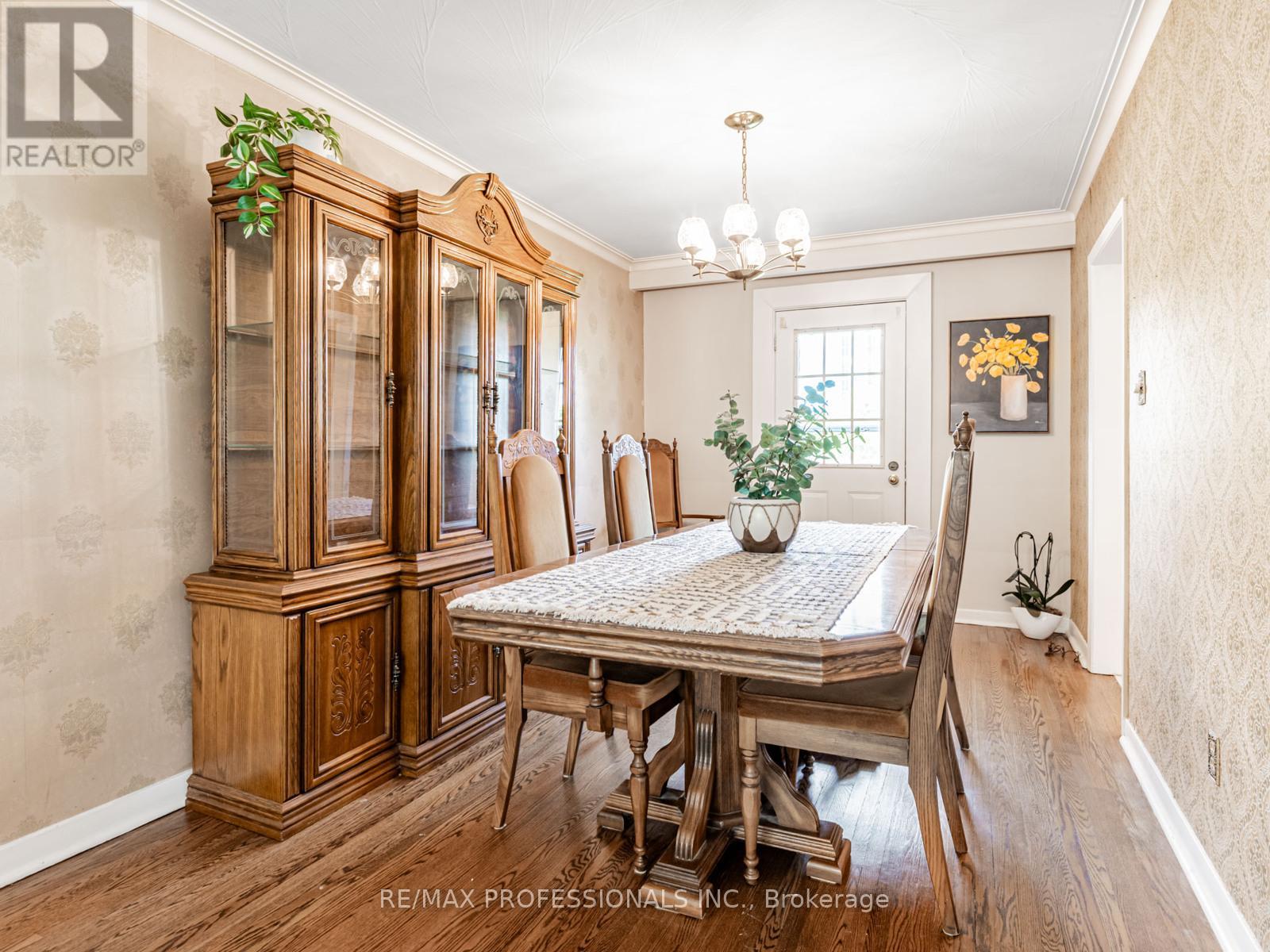 281 Jeffcoat Drive, Toronto, Ontario  M9W 3E4 - Photo 6 - W12196254