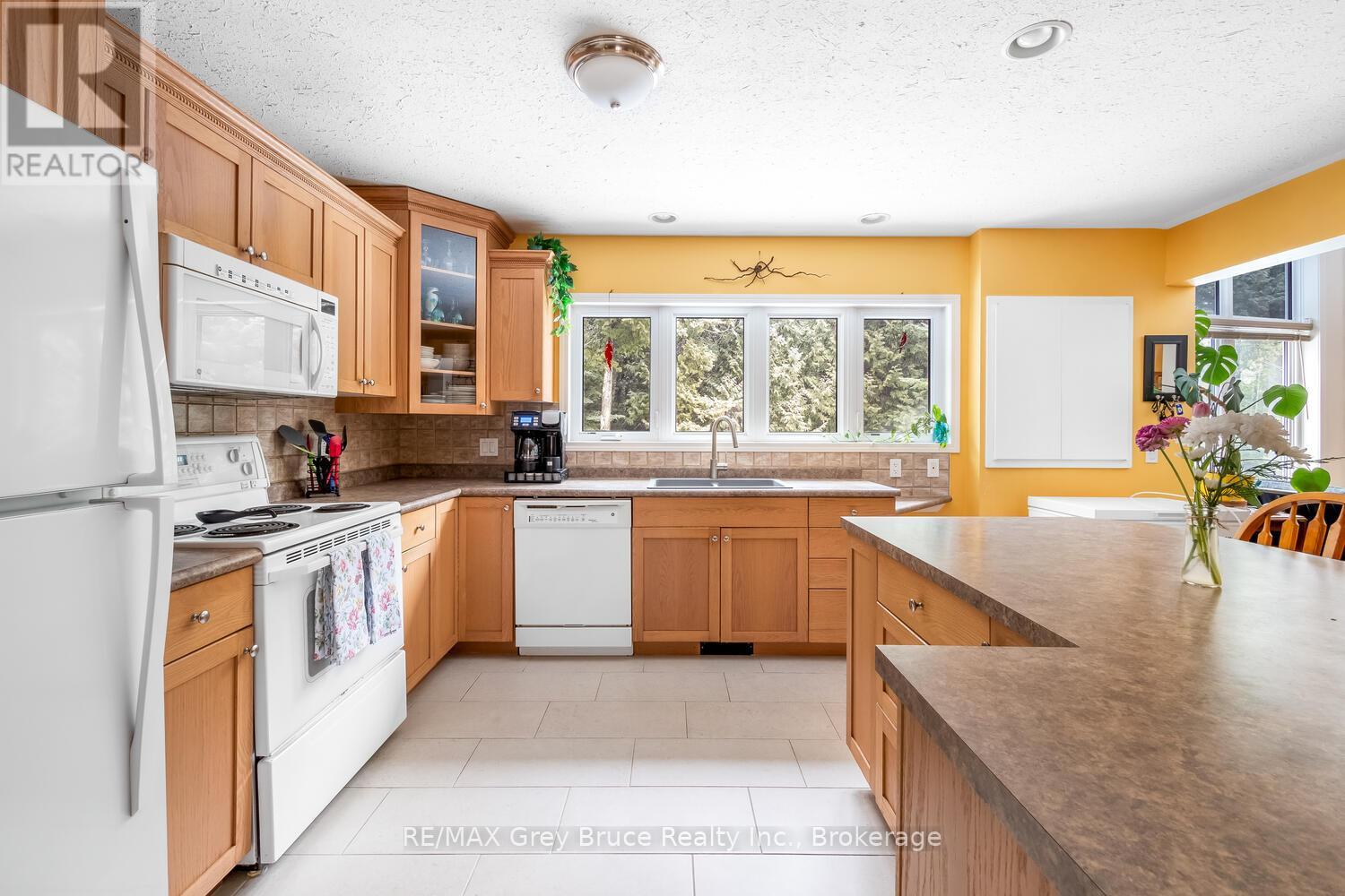 103 Lakewood Country Lane, Northern Bruce Peninsula, Ontario  N0H 1W0 - Photo 5 - X12056000