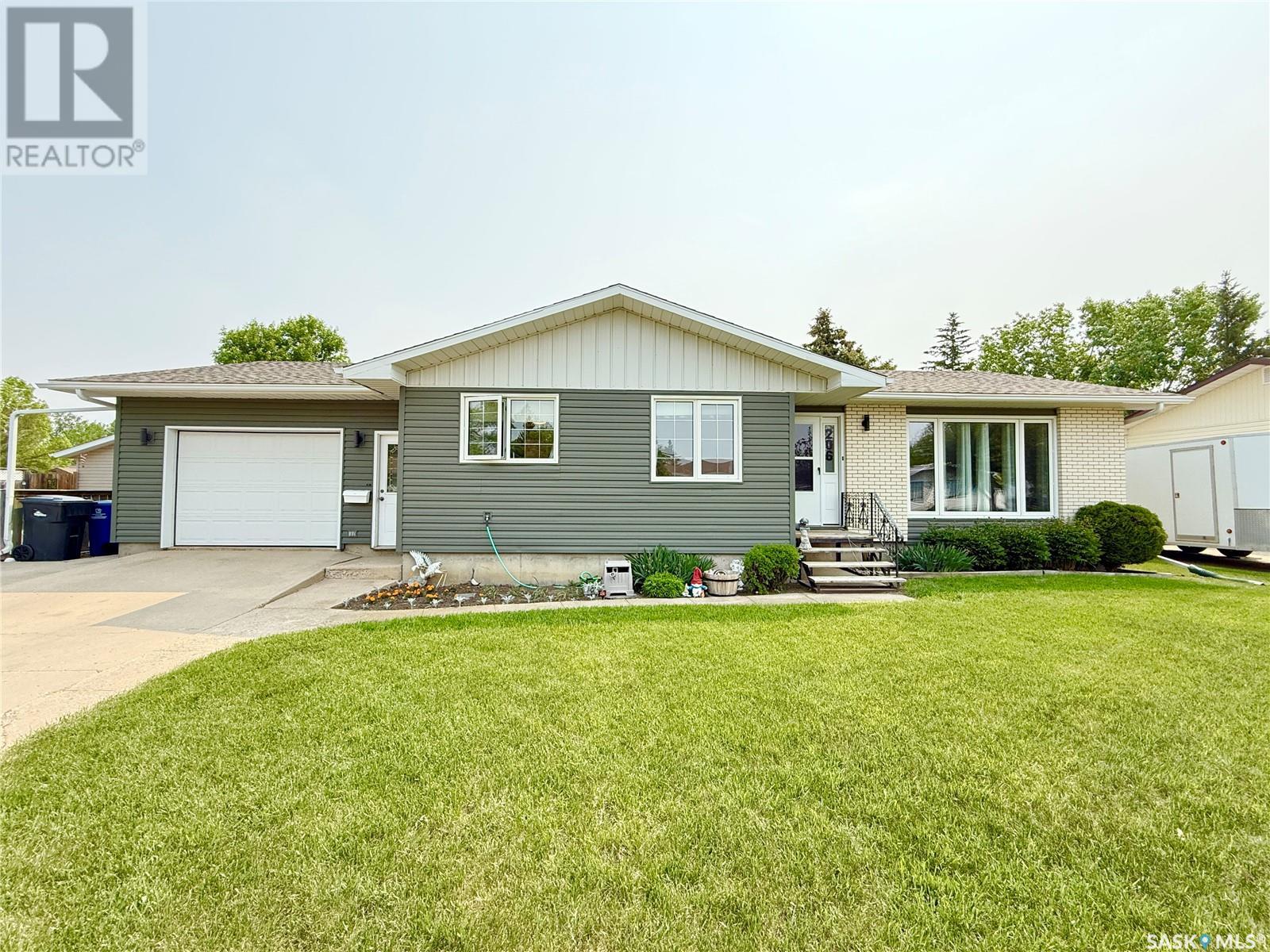 206 Onstad CRESCENT, Weyburn, Saskatchewan