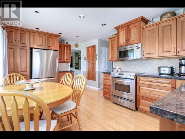 6005 Humphries Place, Burnaby, British Columbia  V5E 3H9 - Photo 9 - R2988096
