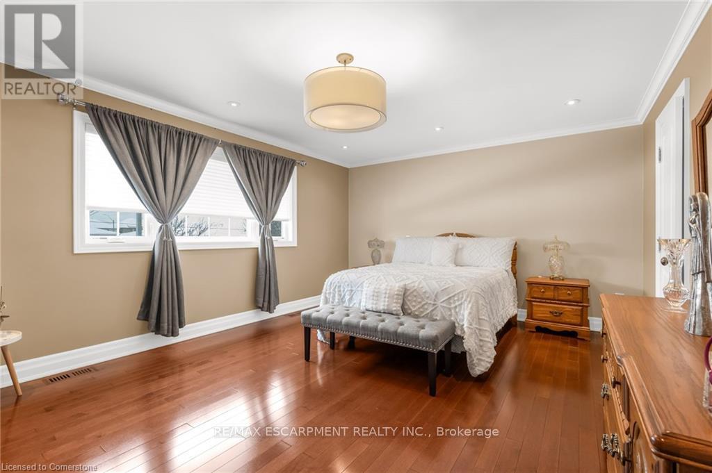 1705 Upper Wellington Street, Hamilton, Ontario  L9B 1P1 - Photo 17 - X12196156