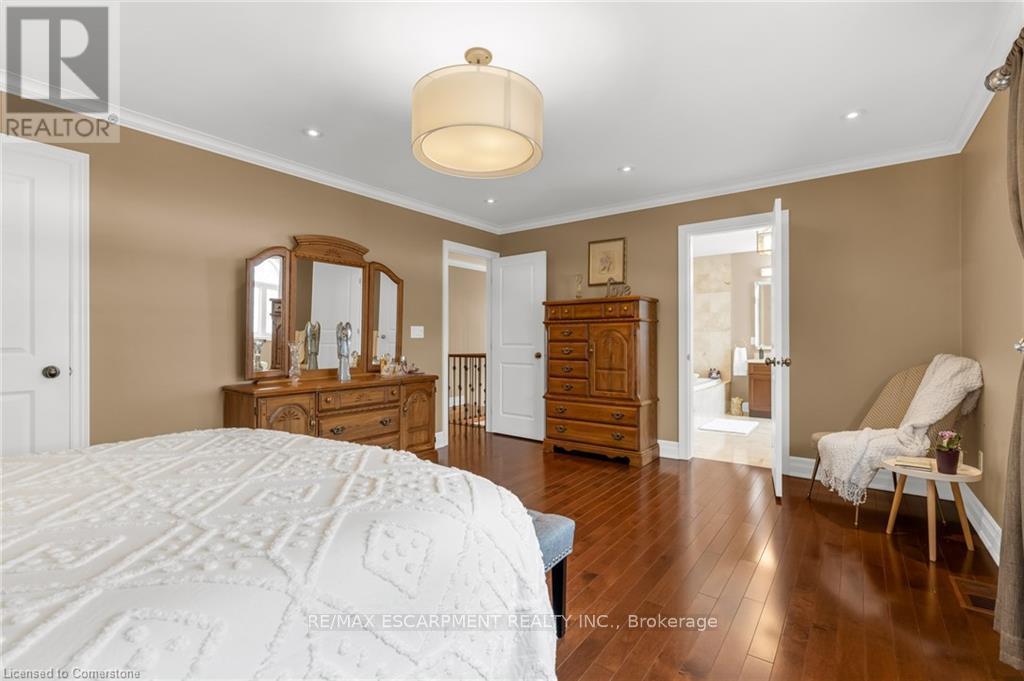 1705 Upper Wellington Street, Hamilton, Ontario  L9B 1P1 - Photo 19 - X12196156