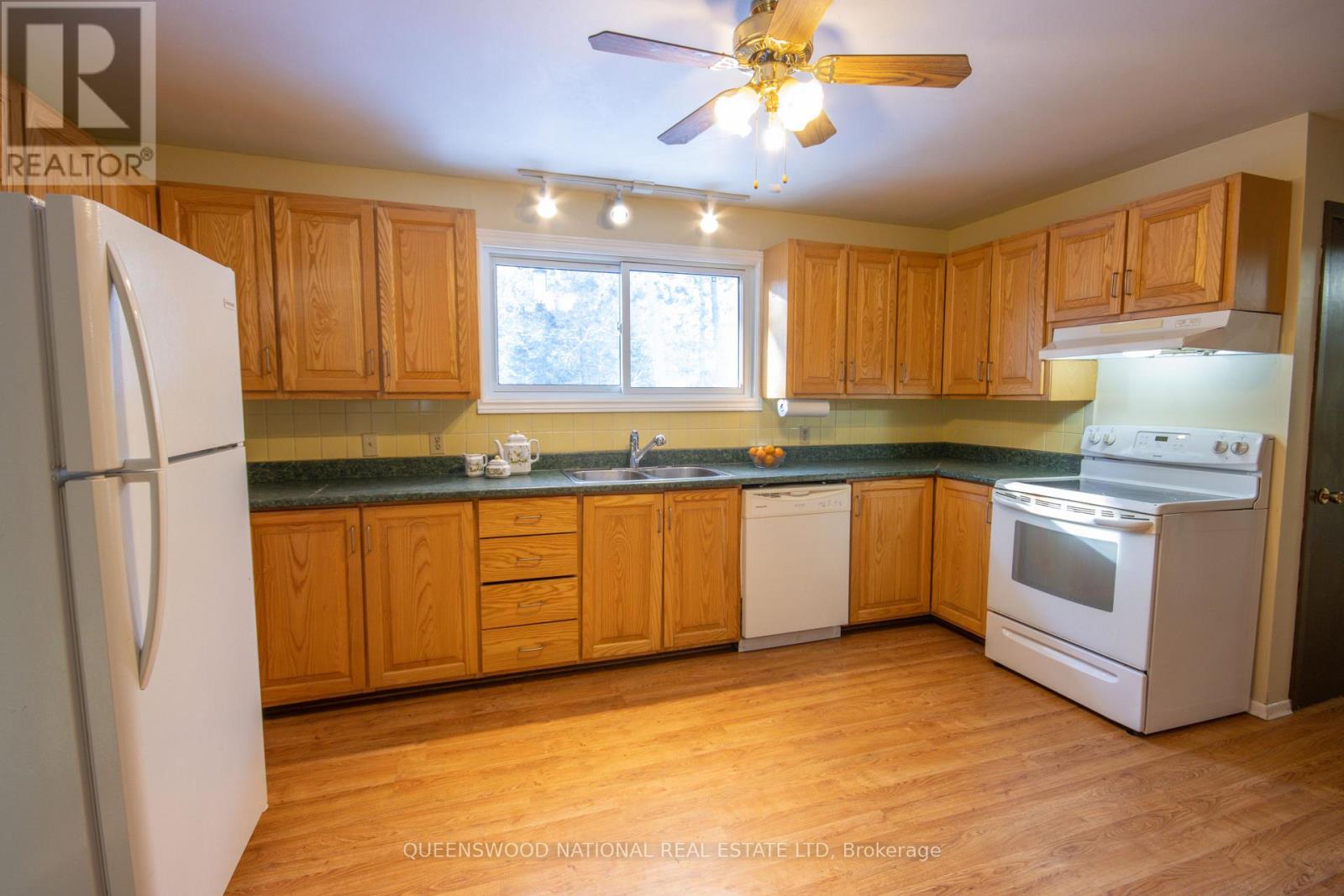 23 Sprucedale Avenue W, Madawaska Valley, Ontario  K0J 1B0 - Photo 8 - X11893280