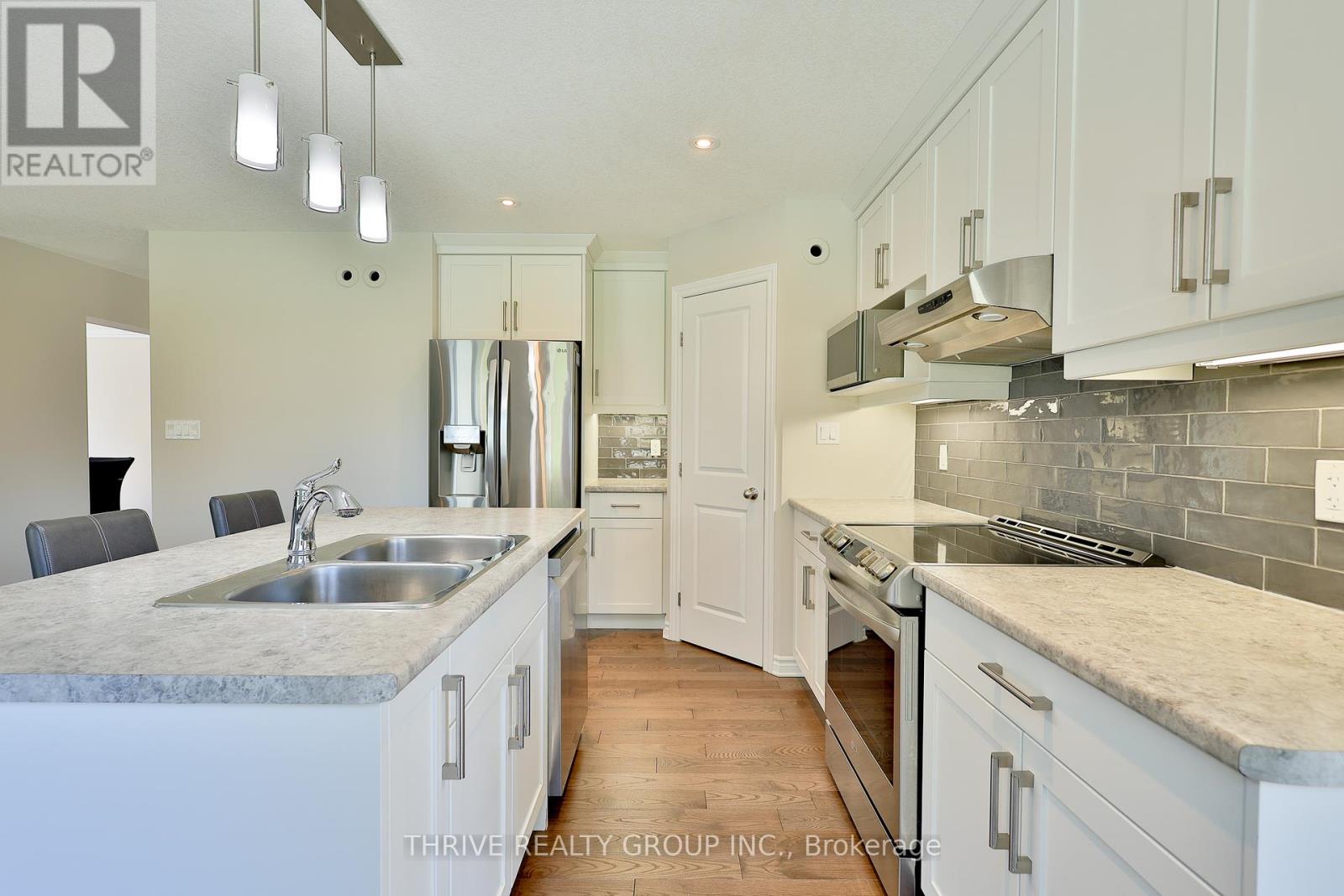 225 Norman Place, Strathroy-Caradoc, Ontario  N7G 0E6 - Photo 15 - X12196425