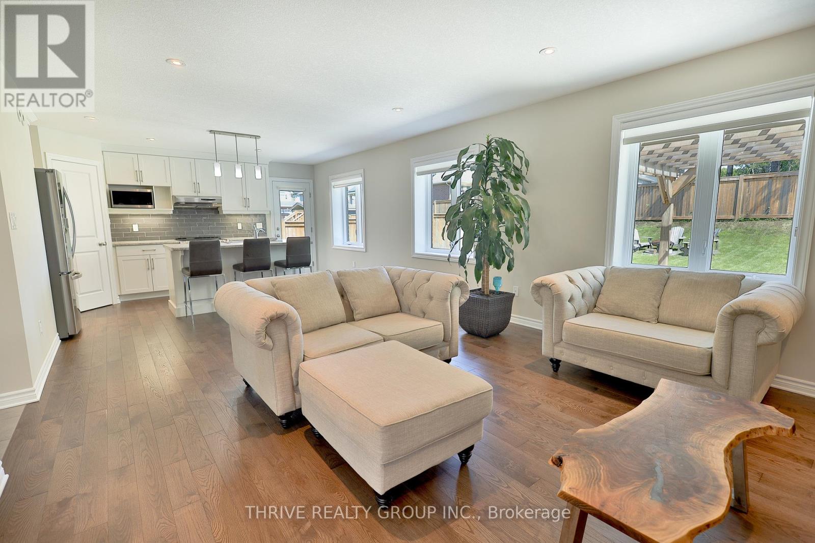 225 Norman Place, Strathroy-Caradoc, Ontario  N7G 0E6 - Photo 19 - X12196425