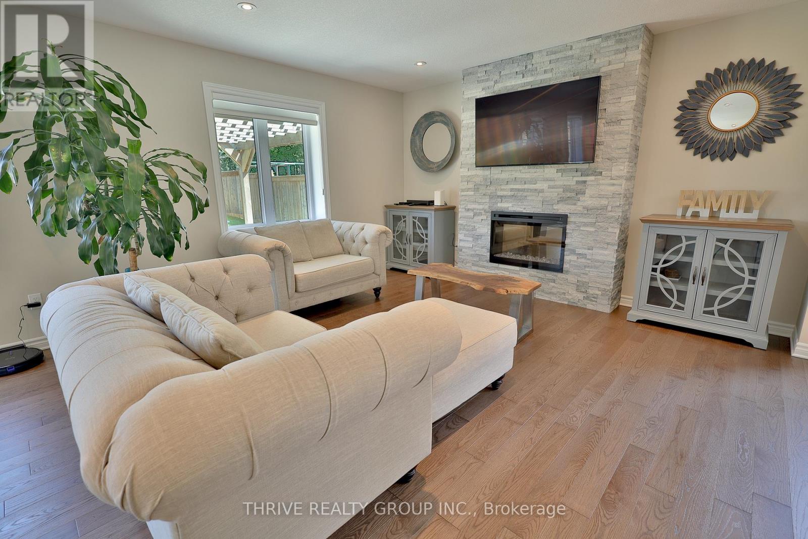 225 Norman Place, Strathroy-Caradoc, Ontario  N7G 0E6 - Photo 22 - X12196425