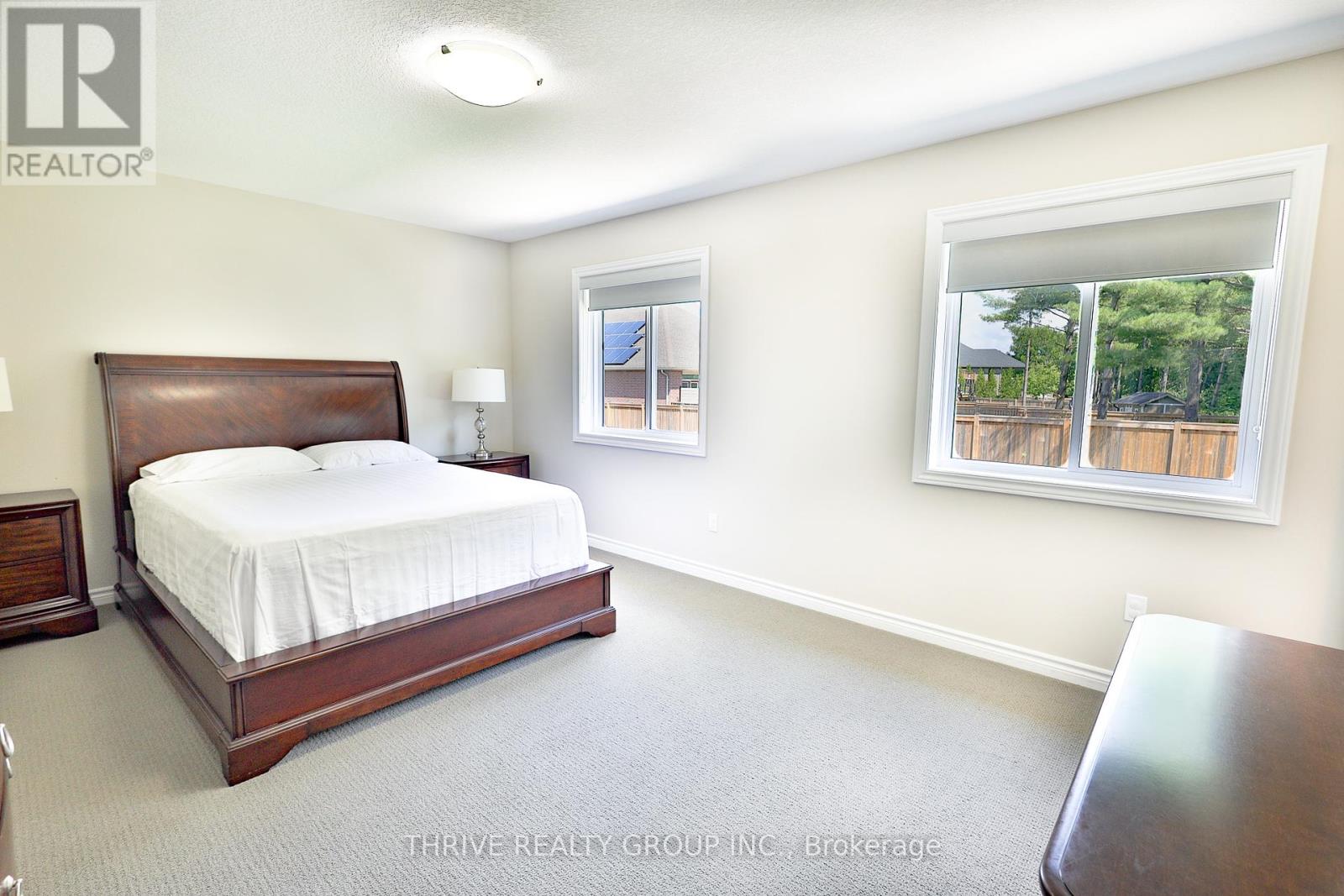 225 Norman Place, Strathroy-Caradoc, Ontario  N7G 0E6 - Photo 31 - X12196425