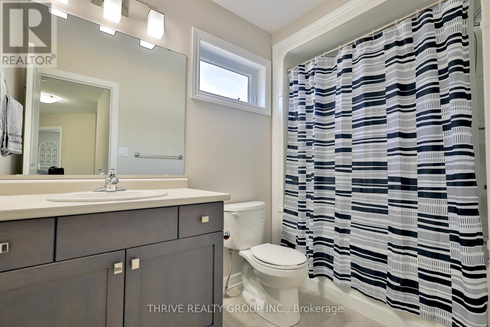 225 Norman Place, Strathroy-Caradoc, Ontario  N7G 0E6 - Photo 37 - X12196425