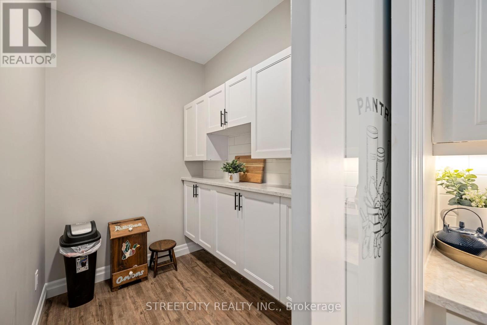 43297 Roberts Line, Central Elgin, Ontario  N0L 2L0 - Photo 17 - X12196464