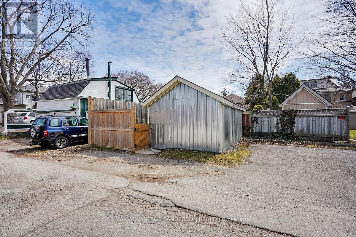 318 Piccadilly Street, London East, Ontario  N6A 1S5 - Photo 12 - X12196481