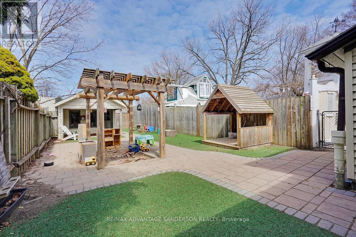 318 Piccadilly Street, London East, Ontario  N6A 1S5 - Photo 5 - X12196481