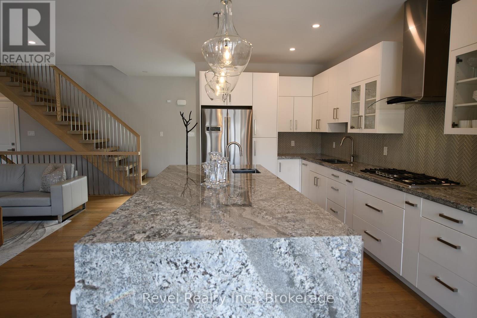 1911 Shore Lane, Wasaga Beach, Ontario  L9Z 1T8 - Photo 9 - S12193203
