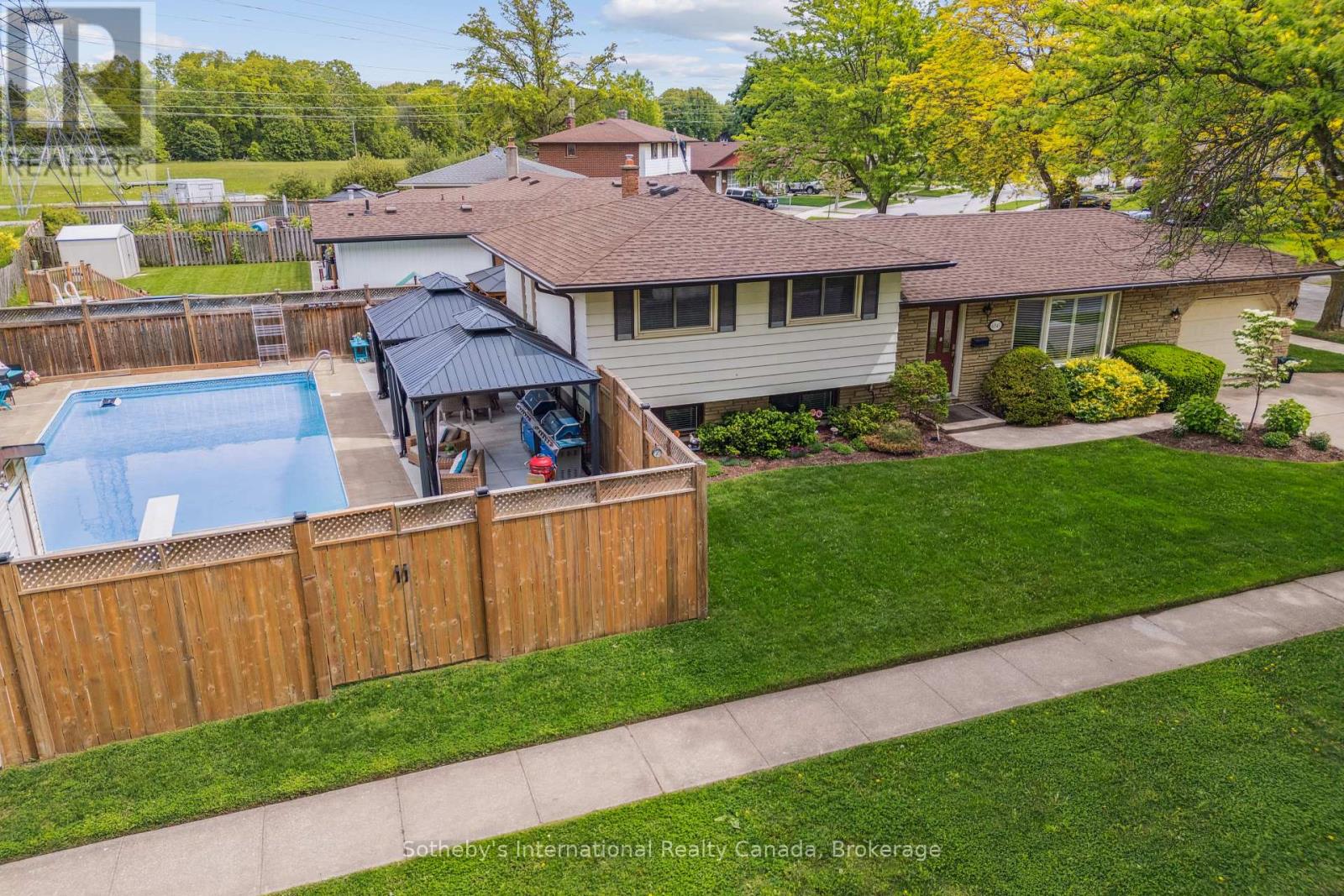 6845 Wilinger Street, Niagara Falls, Ontario  L2J 2B5 - Photo 1 - X12196467
