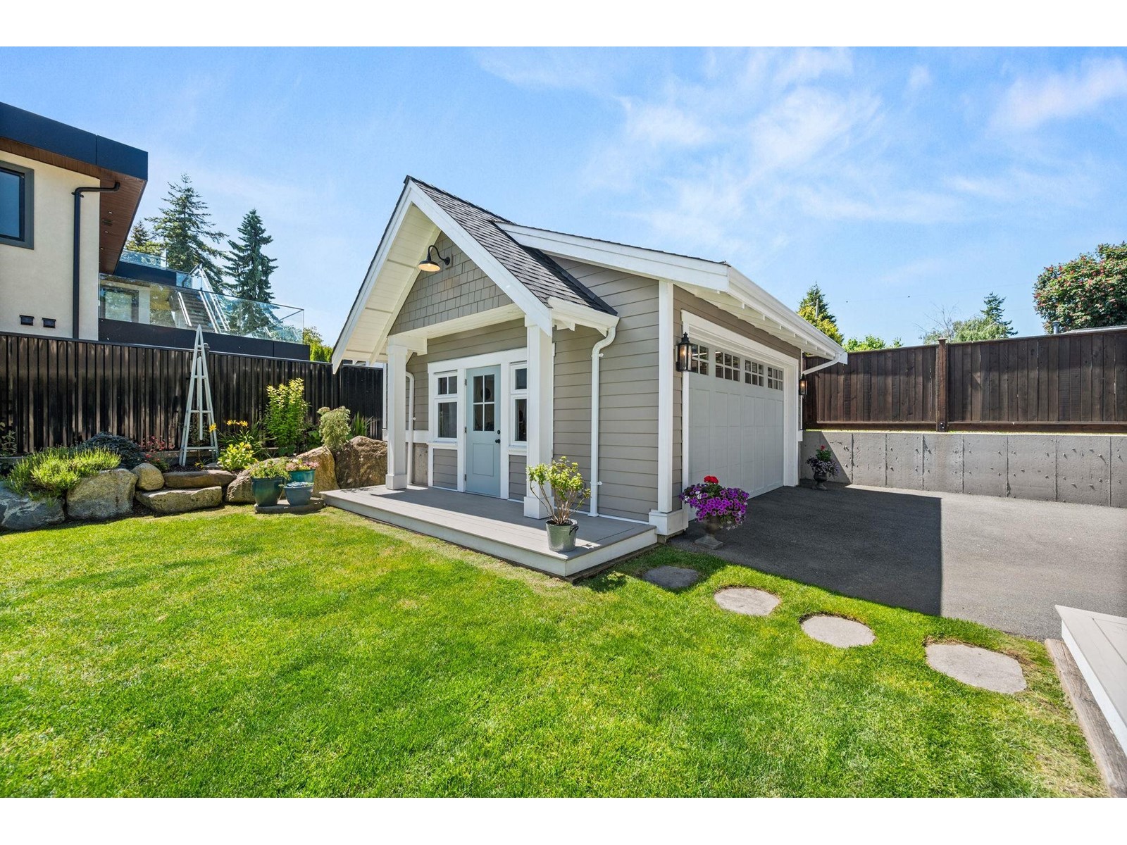 15682 Thrift Avenue, White Rock, British Columbia  V4B 2M4 - Photo 33 - R3008687