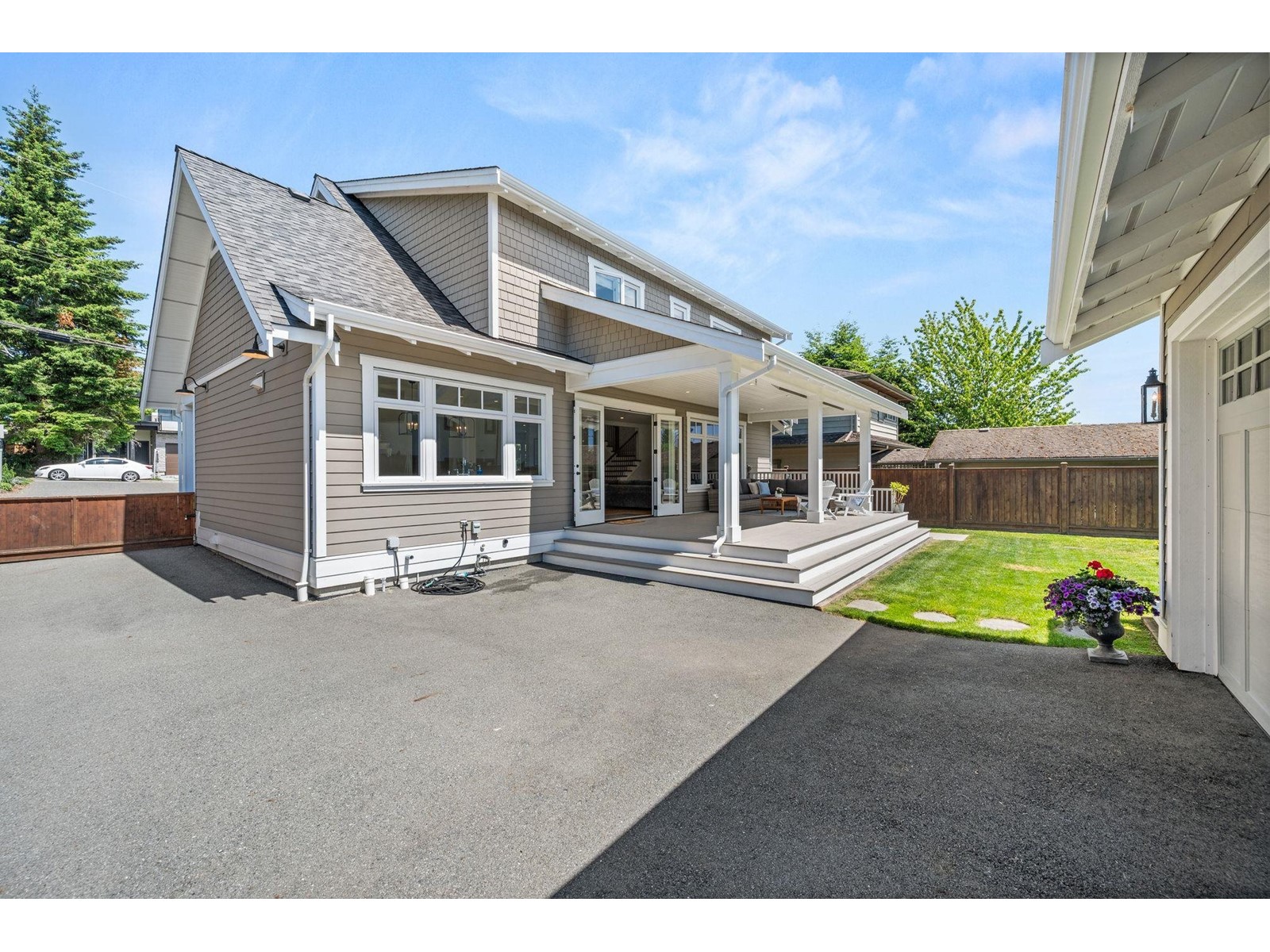 15682 Thrift Avenue, White Rock, British Columbia  V4B 2M4 - Photo 32 - R3008687