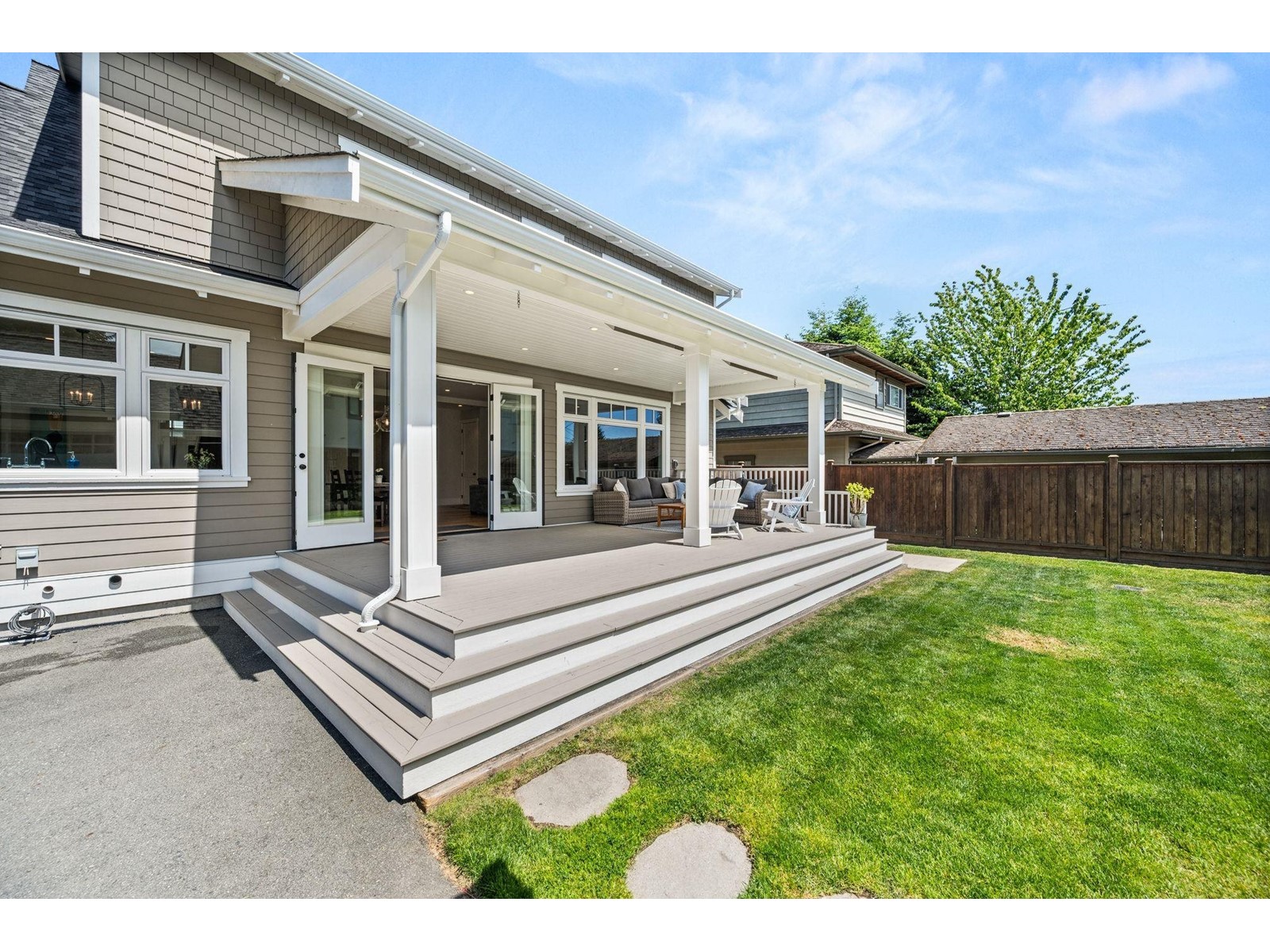 15682 Thrift Avenue, White Rock, British Columbia  V4B 2M4 - Photo 39 - R3008687