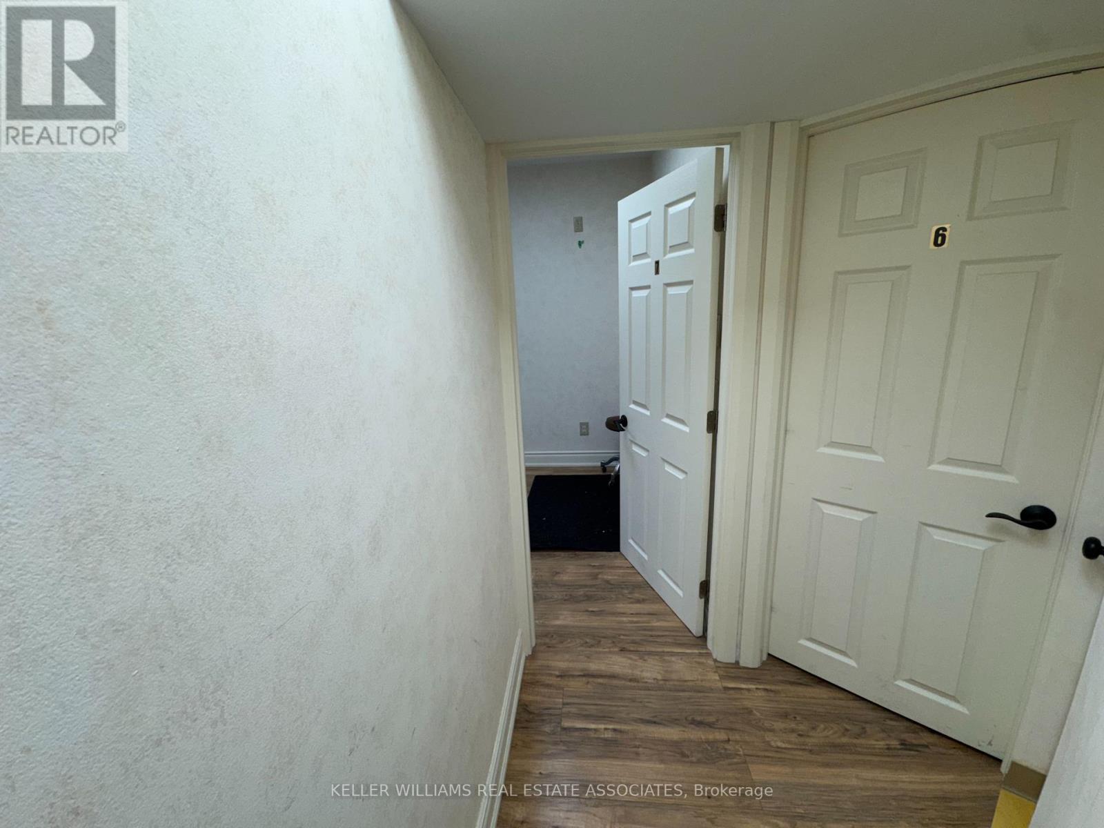 207 - 1553 Hurontario Street, Mississauga, Ontario  L5G 3H7 - Photo 11 - W11994364