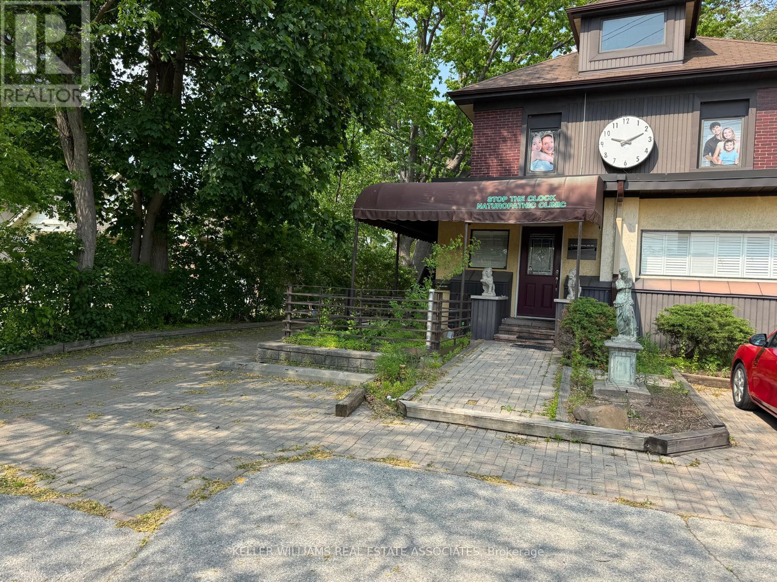 207 - 1553 Hurontario Street, Mississauga, Ontario  L5G 3H7 - Photo 4 - W11994364