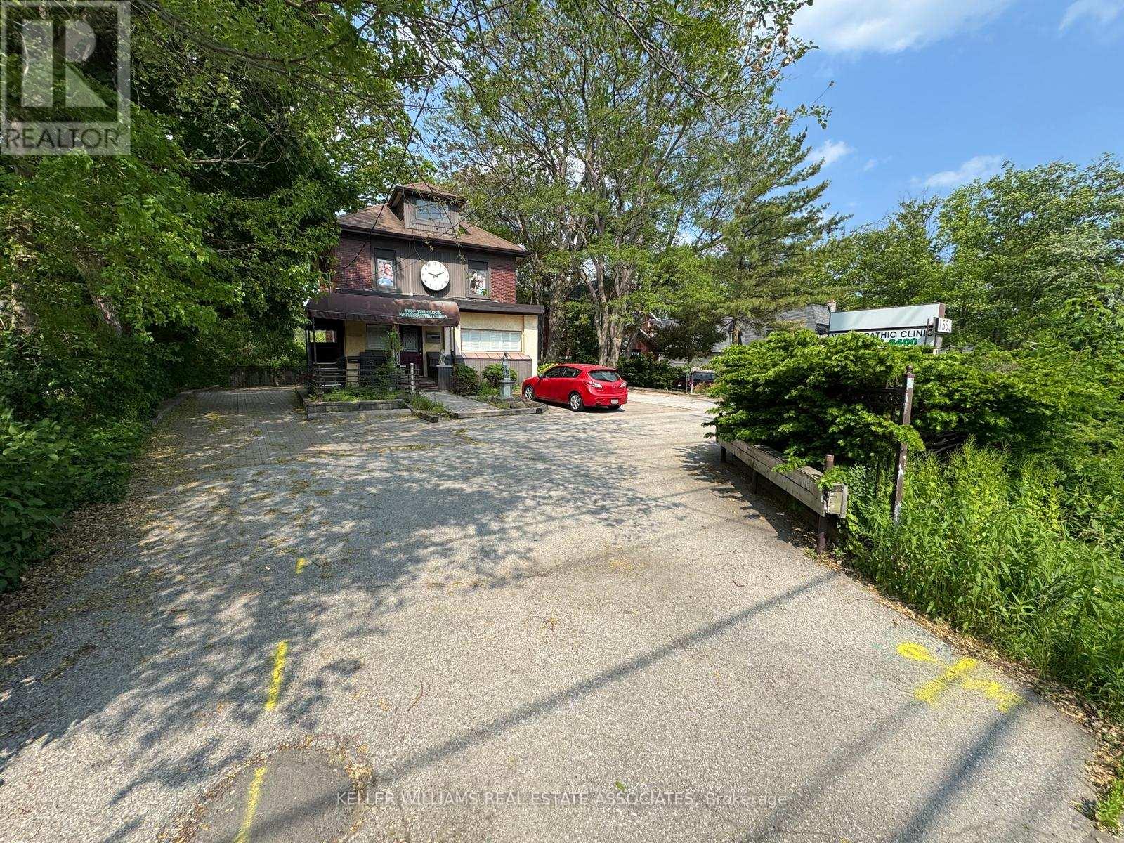 207 - 1553 Hurontario Street, Mississauga, Ontario  L5G 3H7 - Photo 3 - W11994364
