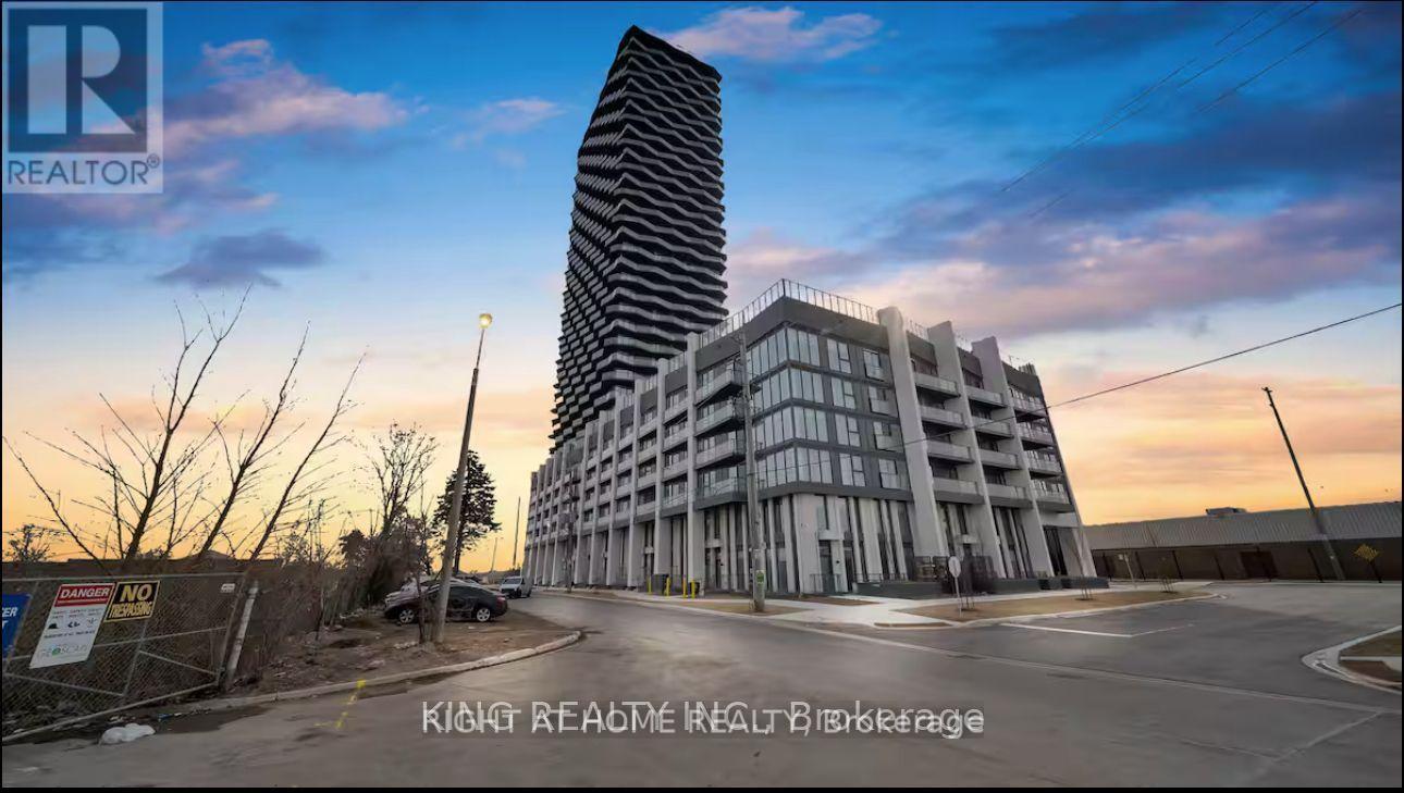 <div class="slider-price">$628,800</div><p>525 - 36 Zorra Street, Toronto, Ontario</p>