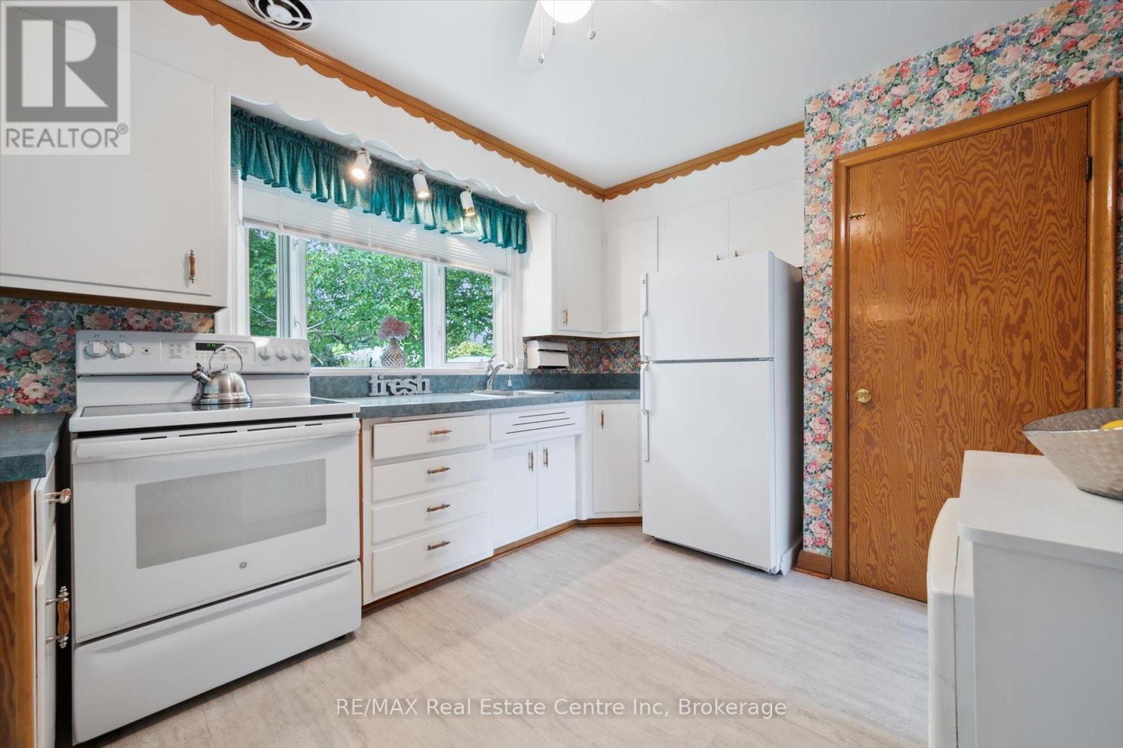 12 Gladstone Avenue, Guelph, Ontario  N1E 1L6 - Photo 6 - X12196371