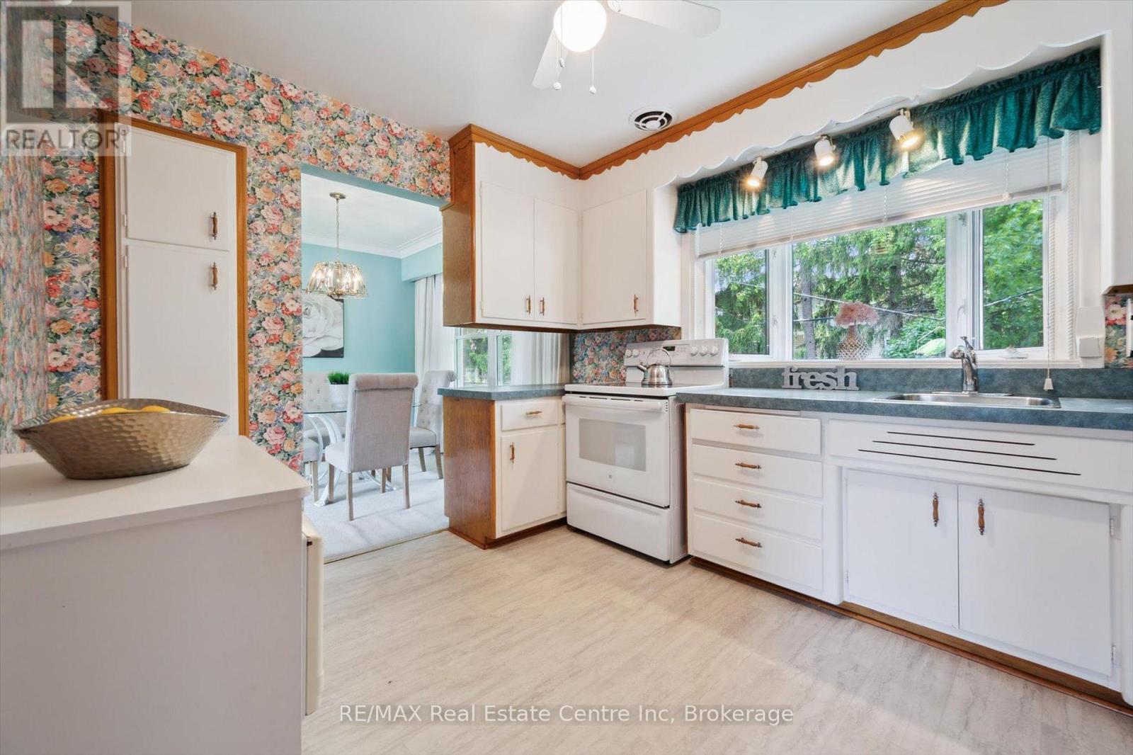 12 Gladstone Avenue, Guelph, Ontario  N1E 1L6 - Photo 7 - X12196371