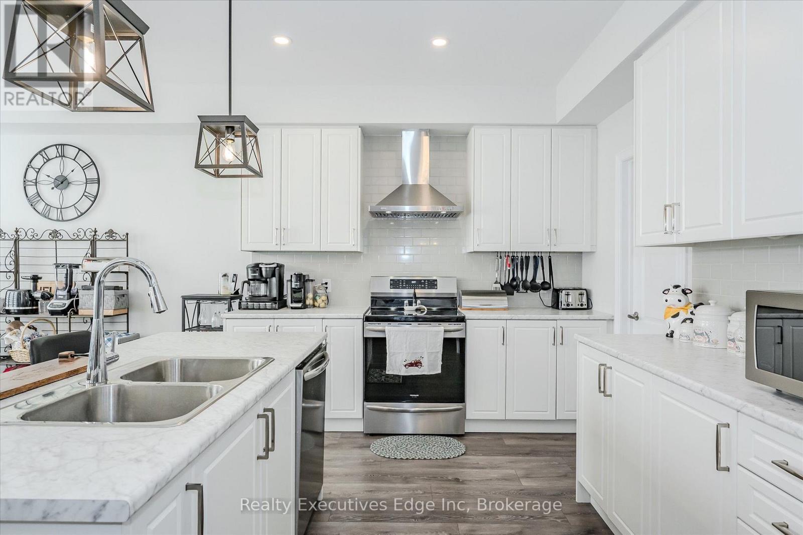55 Povey Road, Centre Wellington (Fergus), Ontario  N1M 2W3 - Photo 17 - X12196377