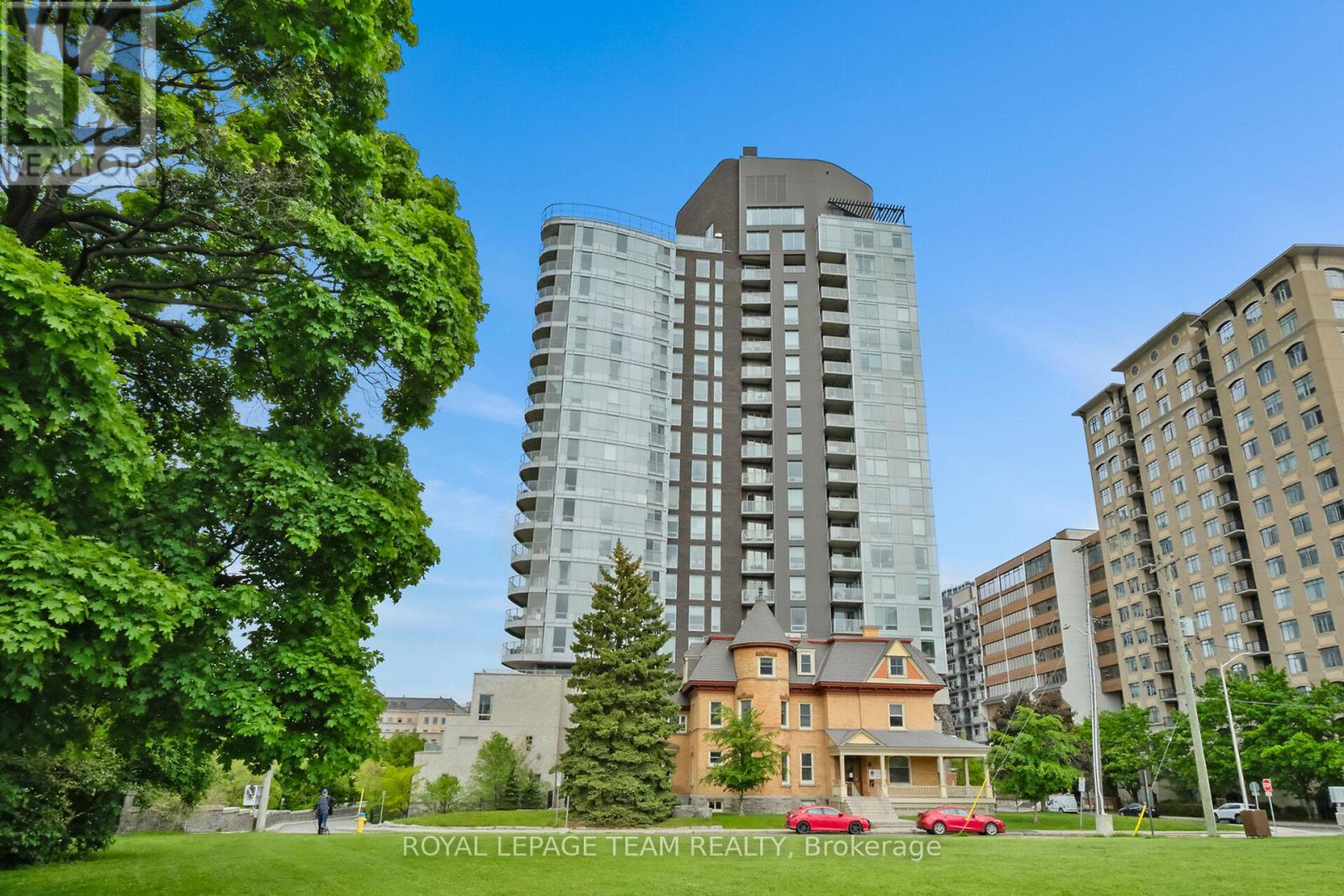 604 - 428 Sparks Street, Ottawa, Ontario  K1R 0B3 - Photo 1 - X12196426