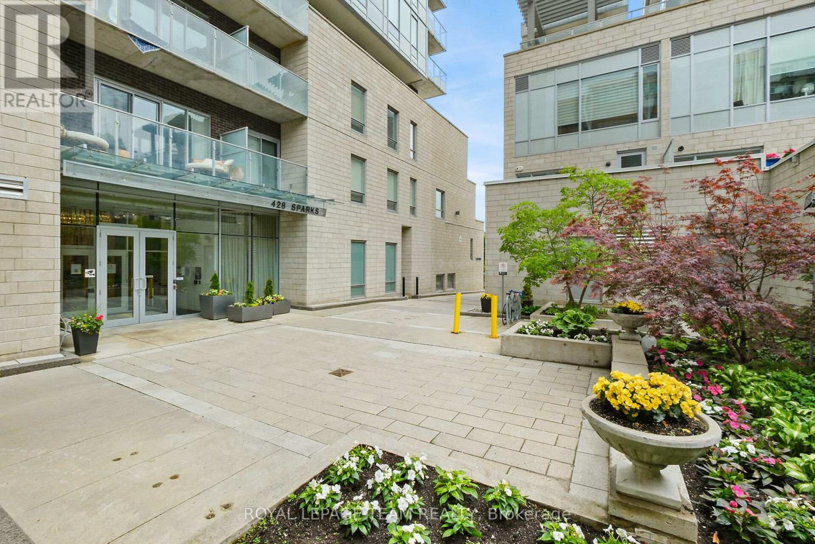 604 - 428 Sparks Street, Ottawa, Ontario  K1R 0B3 - Photo 4 - X12196426