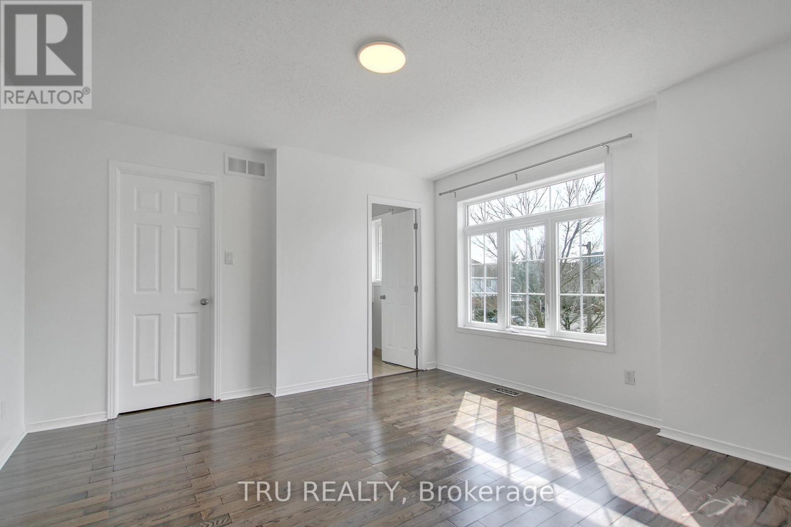 133 Kinross Private, Ottawa, Ontario  K2K 3P9 - Photo 21 - X12196433