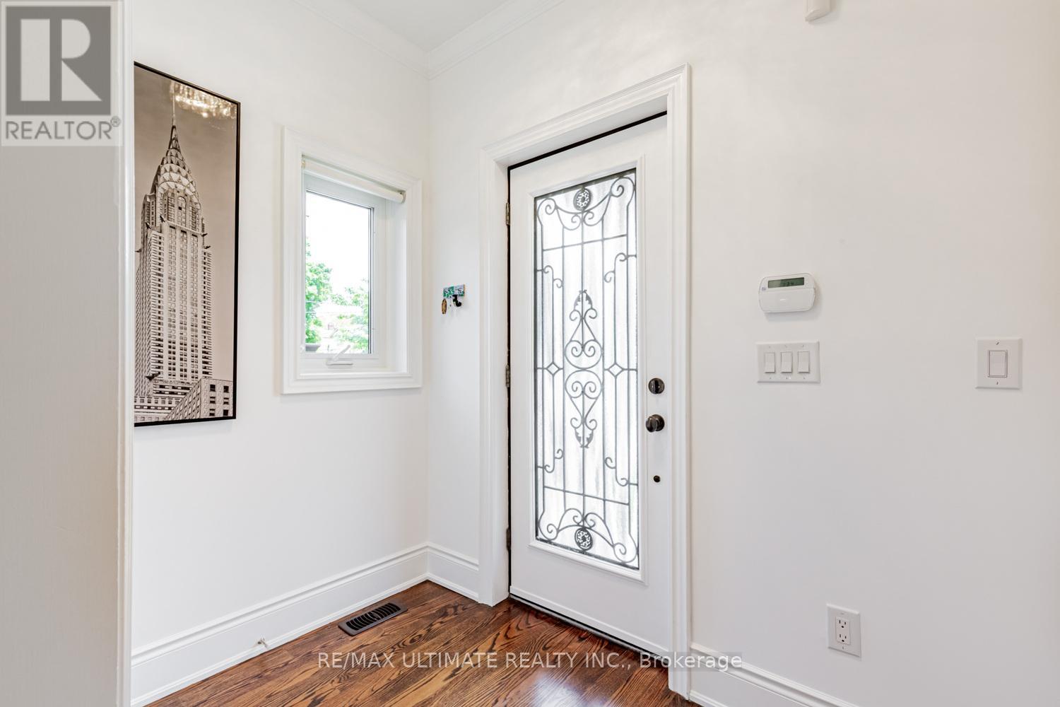 54 Burncrest Drive, Toronto, Ontario  M5M 2Z5 - Photo 2 - C12196343
