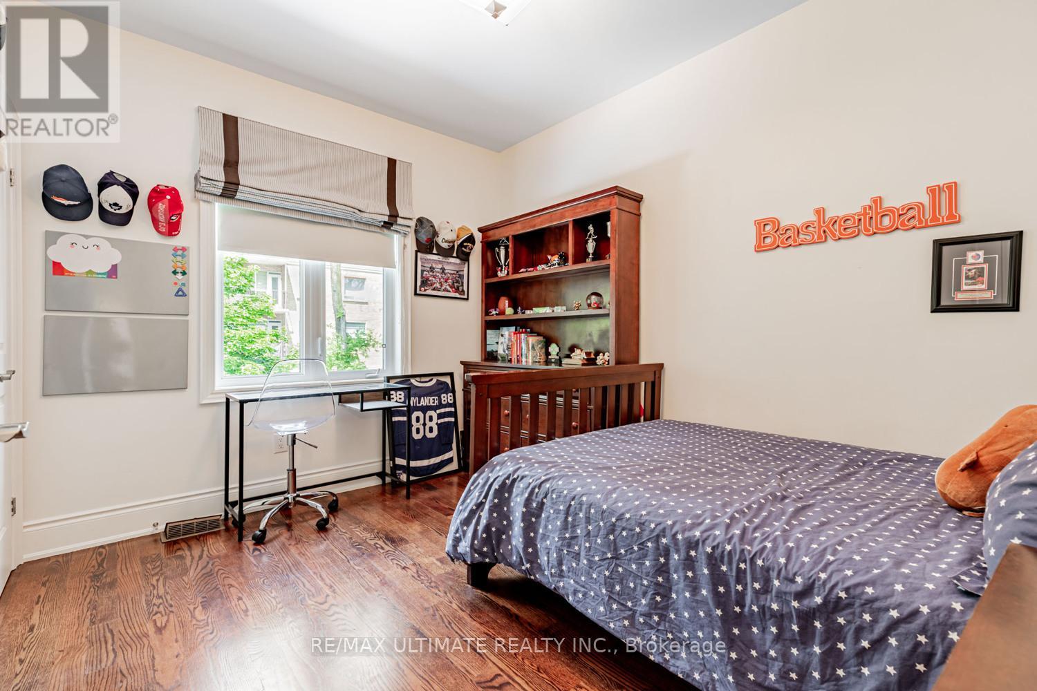 54 Burncrest Drive, Toronto, Ontario  M5M 2Z5 - Photo 24 - C12196343
