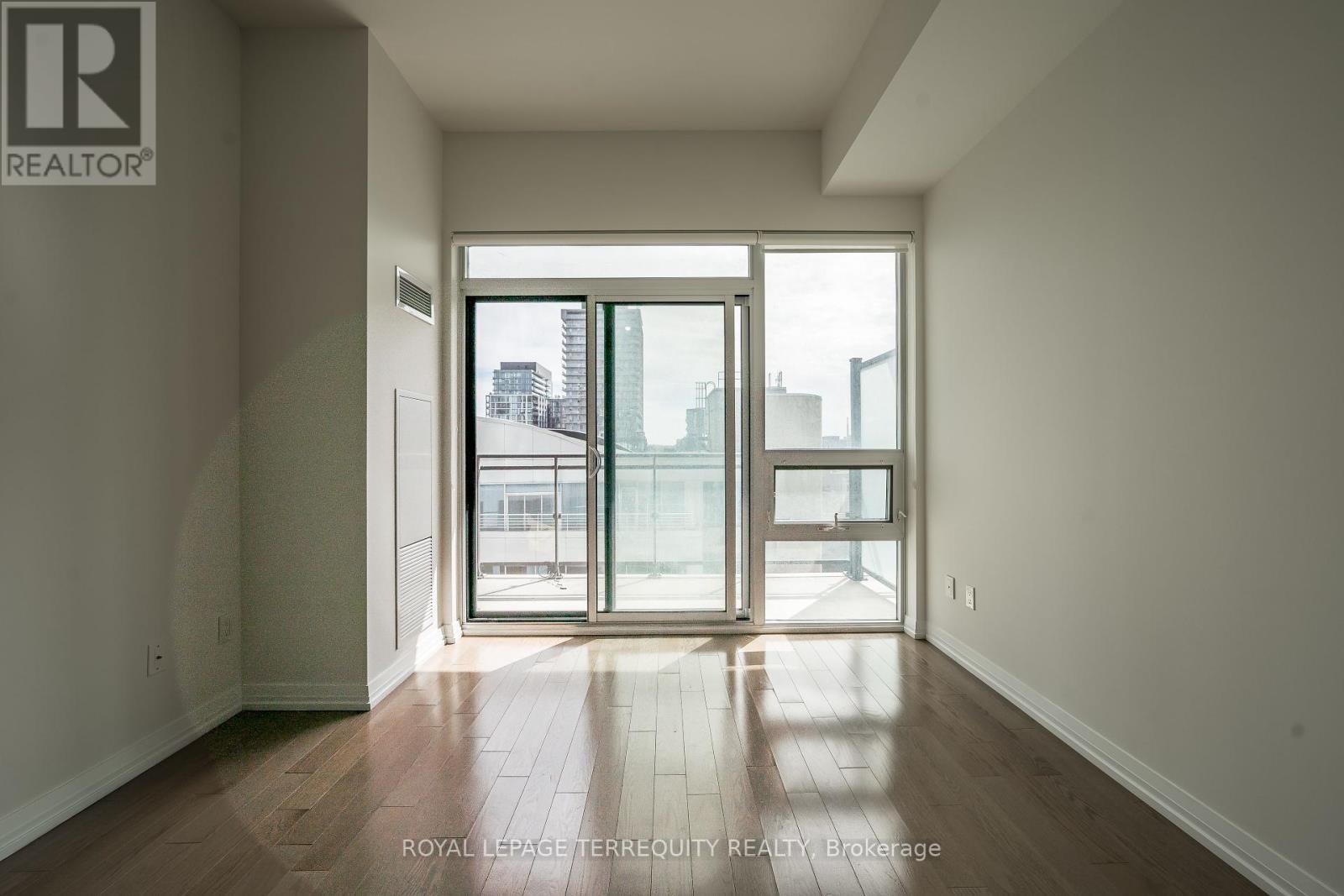1032 - 460 Adelaide Street E, Toronto, Ontario  M5A 0E7 - Photo 6 - C12196351