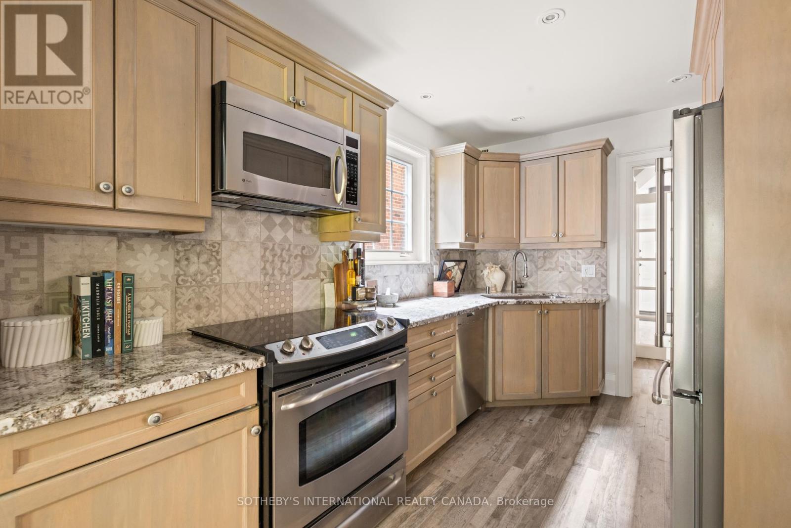 551 Briar Hill Avenue, Toronto, Ontario  M5N 1N1 - Photo 12 - C12196380