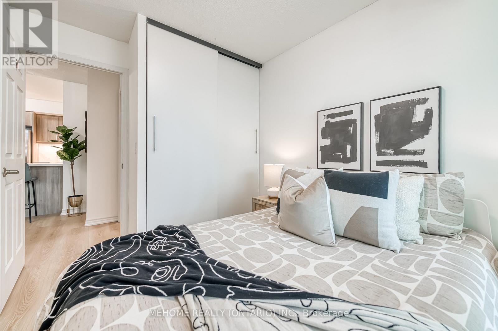 702 - 19 Grand Trunk Crescent, Toronto (Waterfront Communities), Ontario  M5J 3A3 - Photo 17 - C12196514